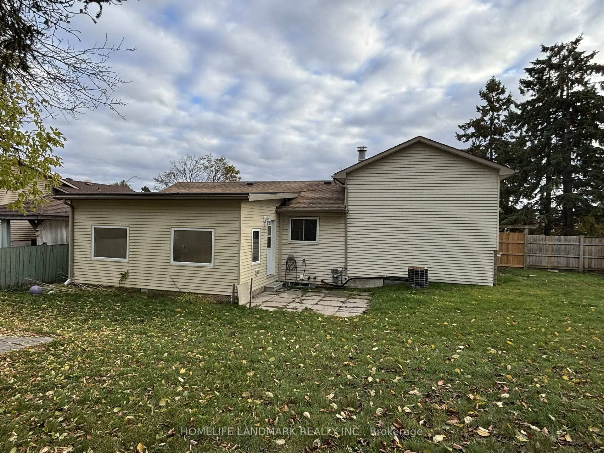 Photo 13 of 62 Austen Lane N, Barrie, Letitia Heights — HOMEH