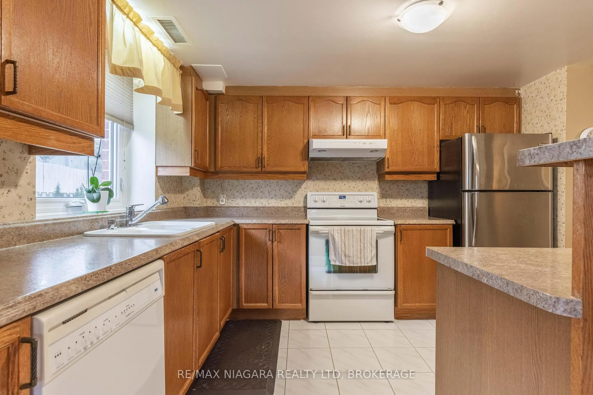 Photo 6 of Unit 102, 6704 Thorold Stone Road, Niagara Falls, Morrison — HOMEH