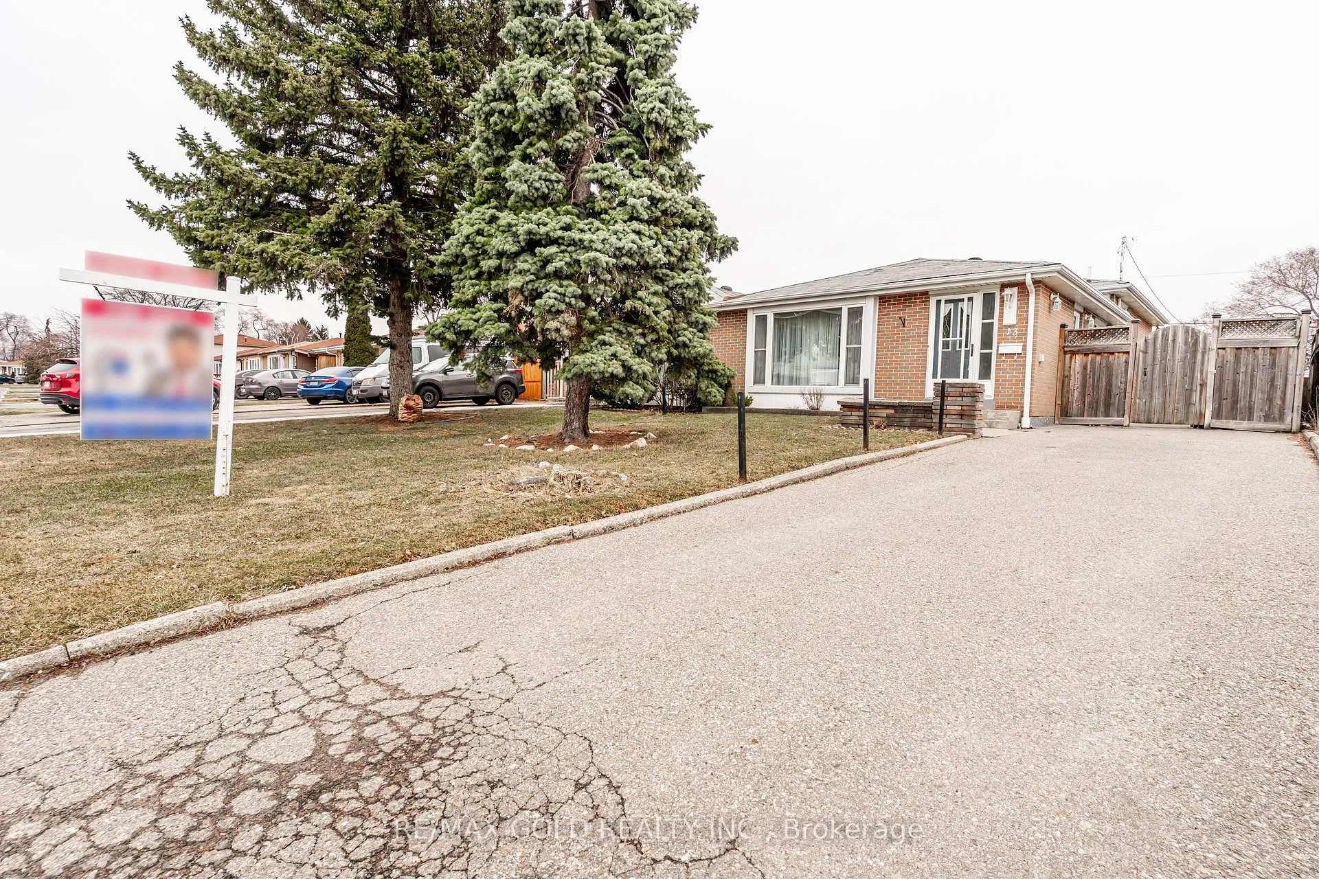 Photo 1 of 13 Cathcart Crescent, Brampton, Avondale — HOMEH