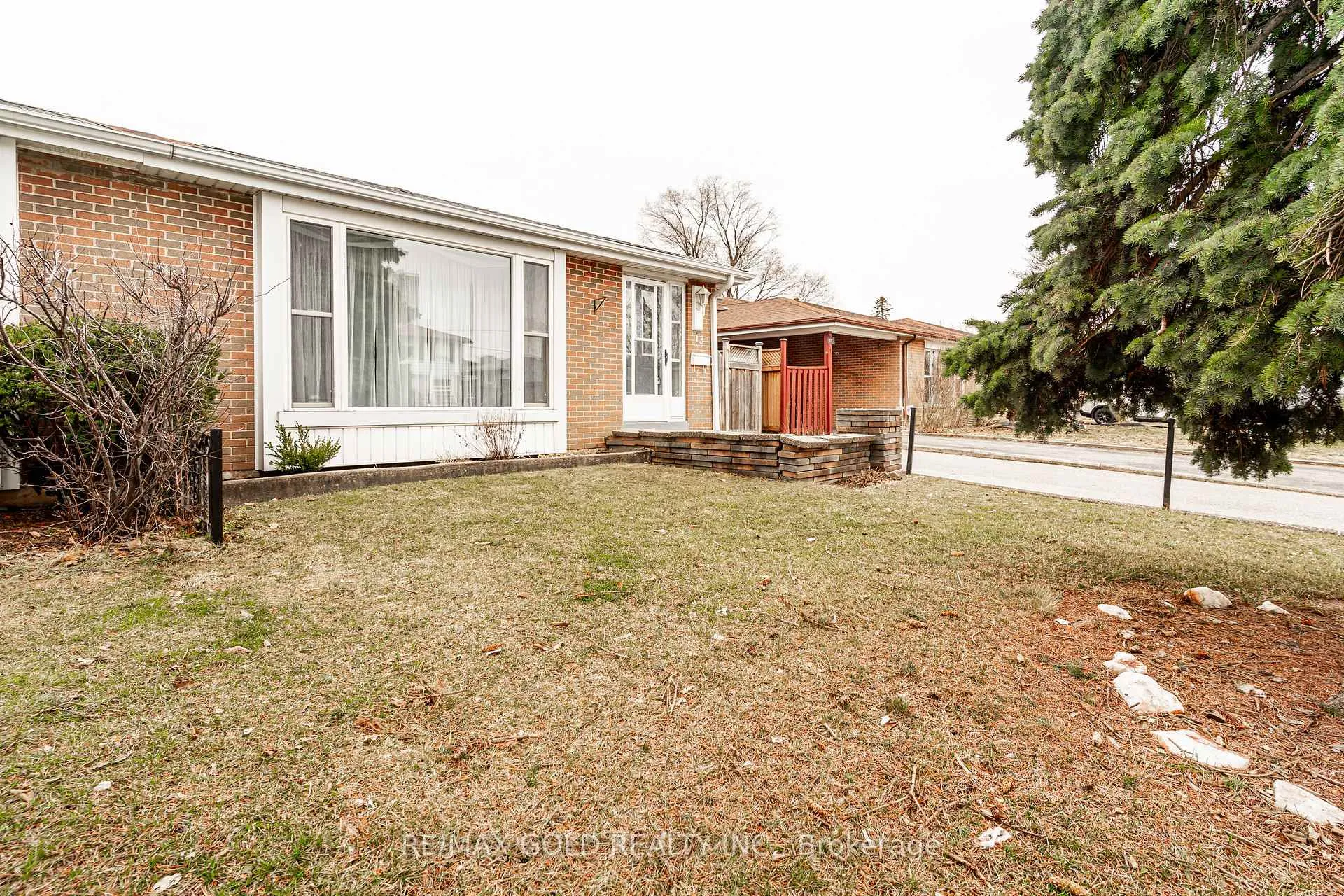 Photo 2 of 13 Cathcart Crescent, Brampton, Avondale — HOMEH