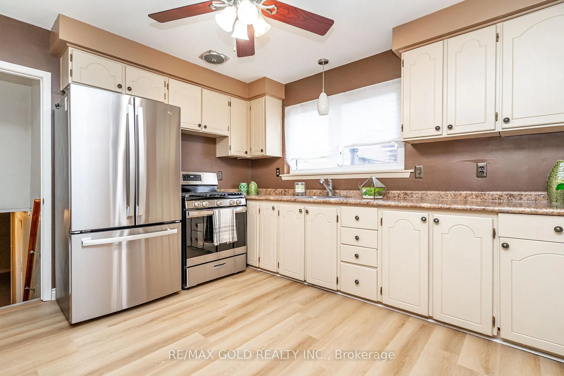 Photo 15 of 13 Cathcart Crescent, Brampton, Avondale — HOMEH