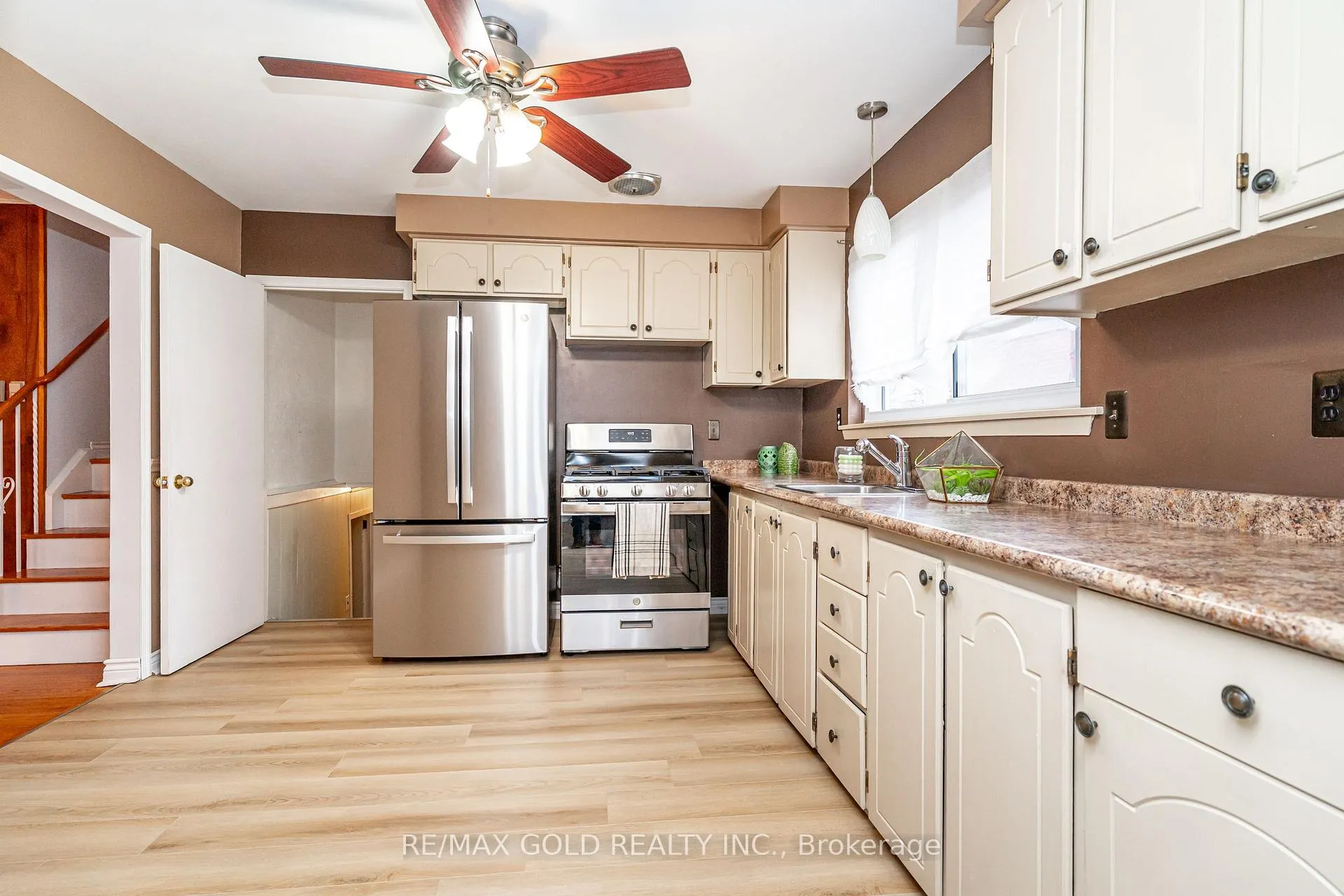 Photo 16 of 13 Cathcart Crescent, Brampton, Avondale — HOMEH
