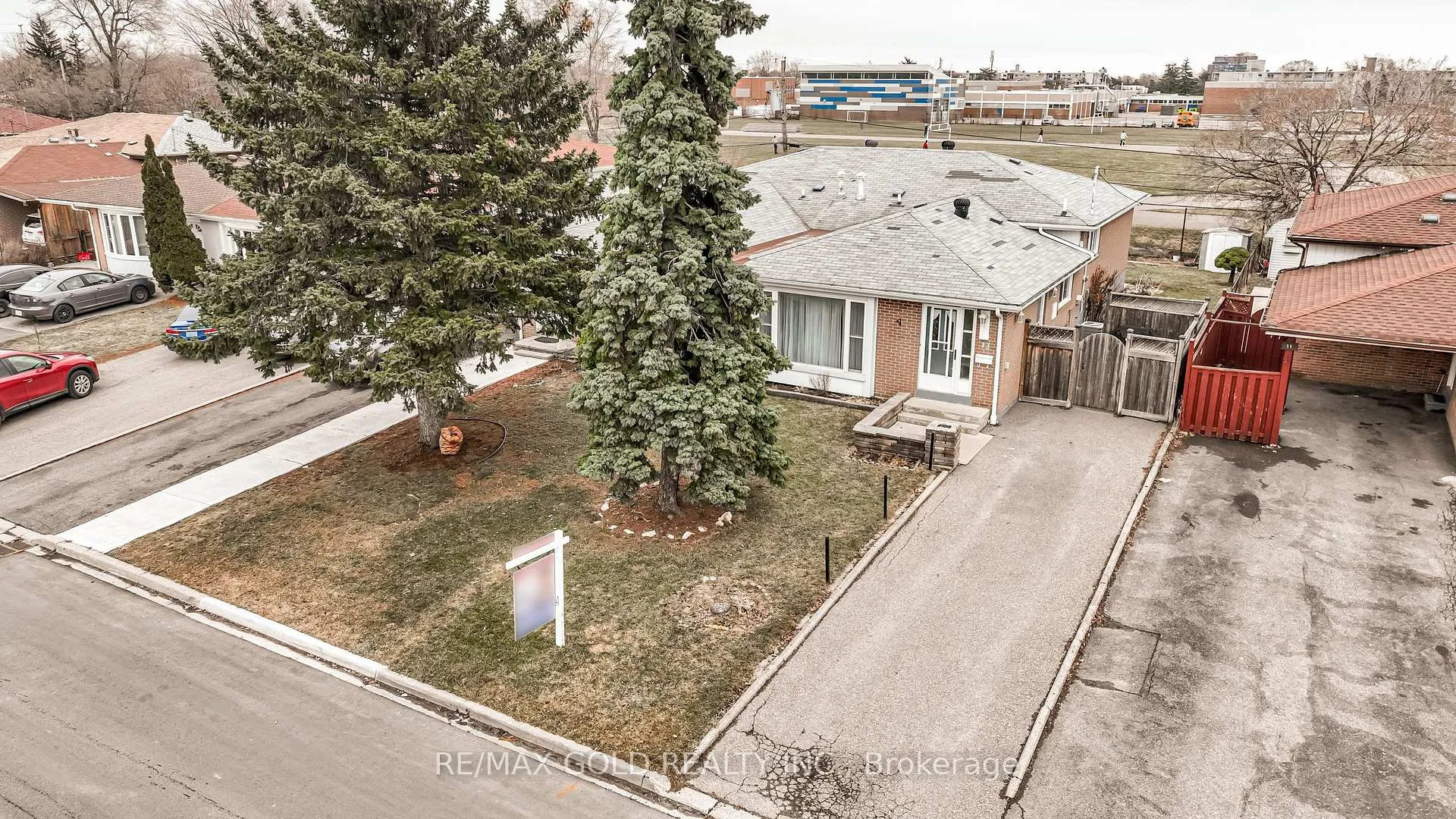 Photo 39 of 13 Cathcart Crescent, Brampton, Avondale — HOMEH