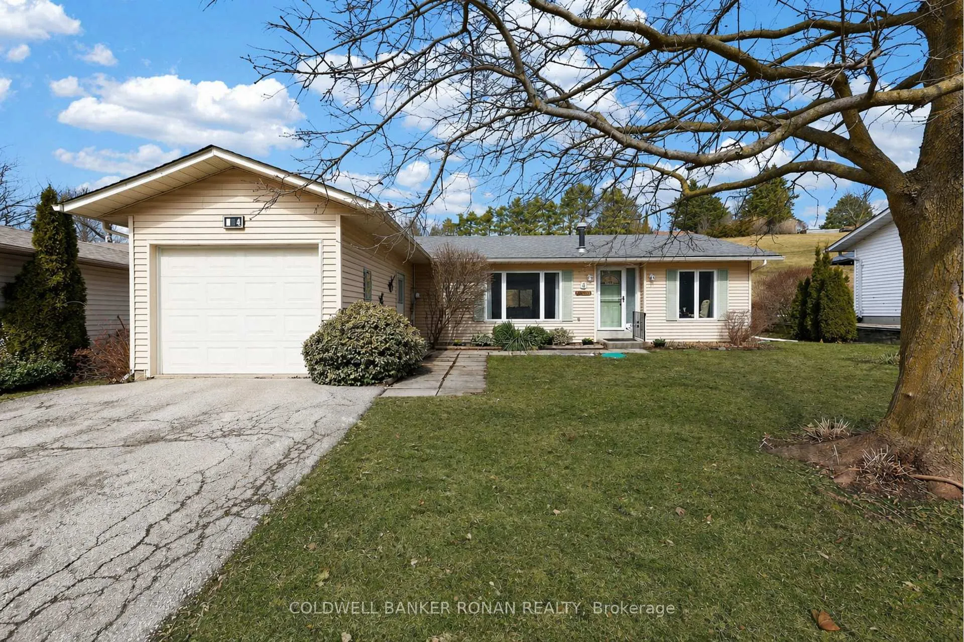 Front of 4 Tecumseth Pine Drive