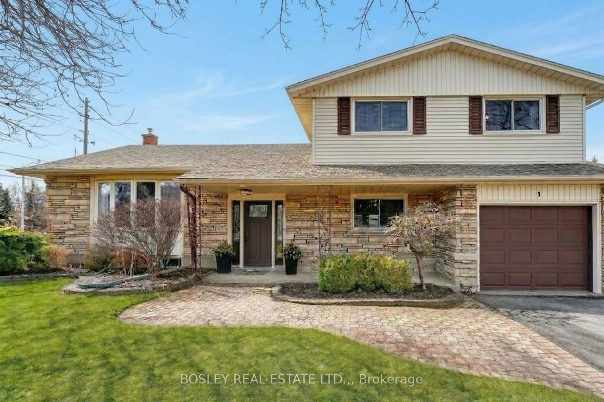 Photo 2 of 1 Tanner Circle, St. Catharines, Lakeshore — HOMEH
