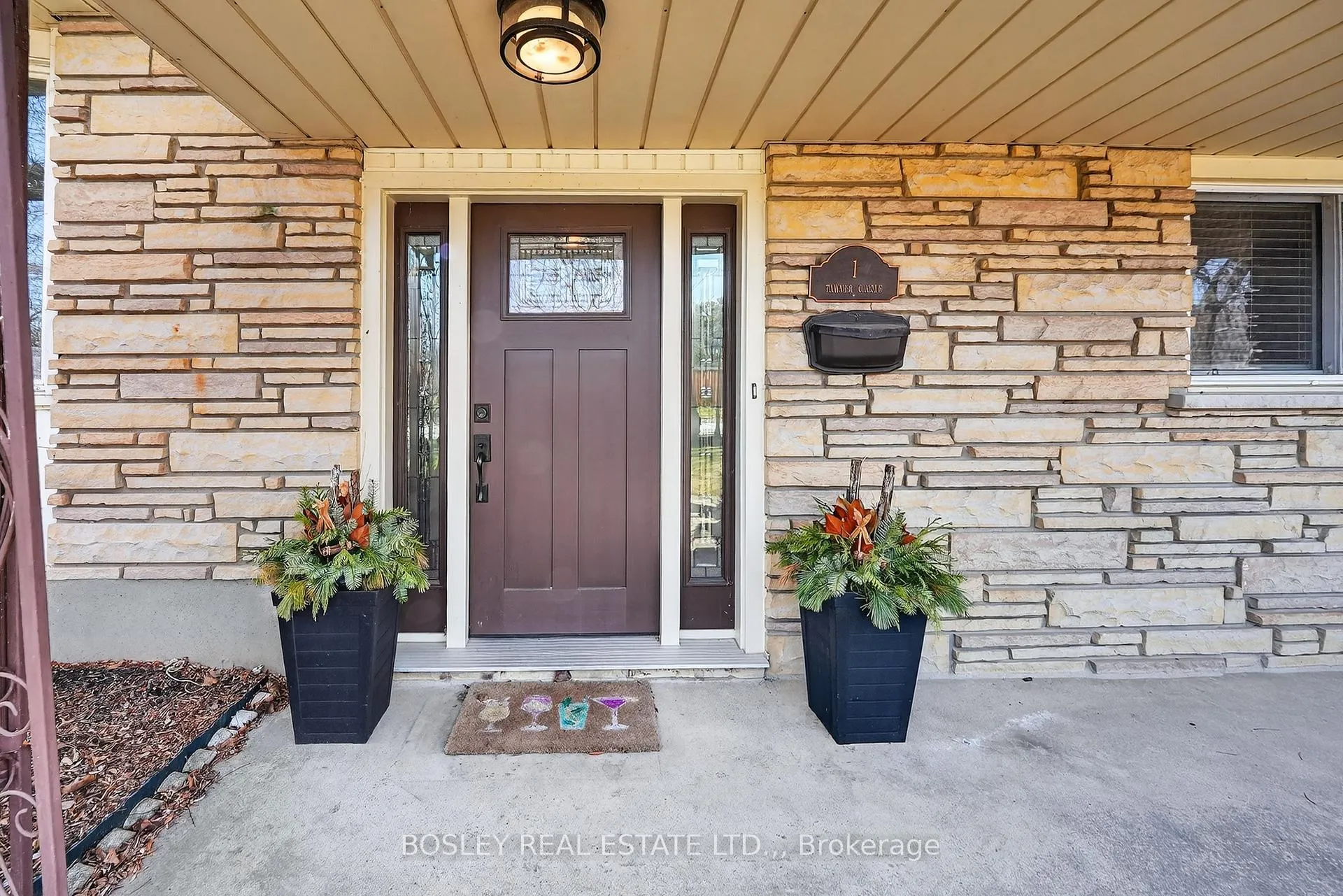 Photo 3 of 1 Tanner Circle, St. Catharines, Lakeshore — HOMEH
