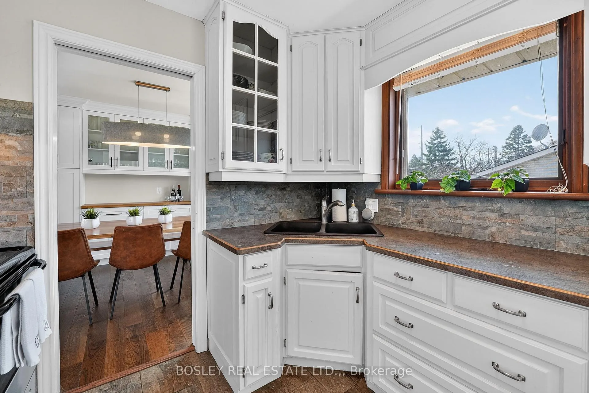 Photo 13 of 1 Tanner Circle, St. Catharines, Lakeshore — HOMEH