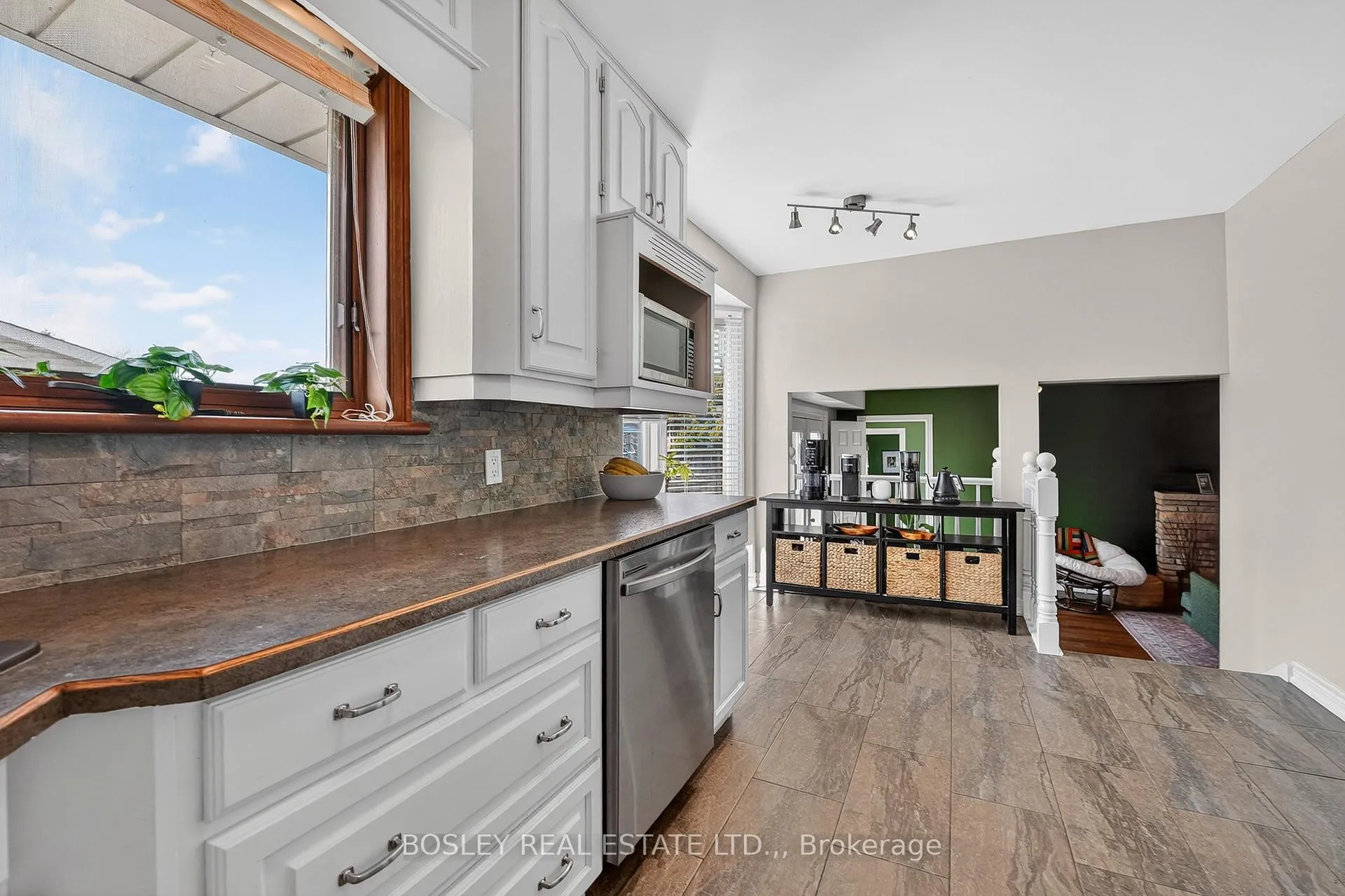 Photo 15 of 1 Tanner Circle, St. Catharines, Lakeshore — HOMEH
