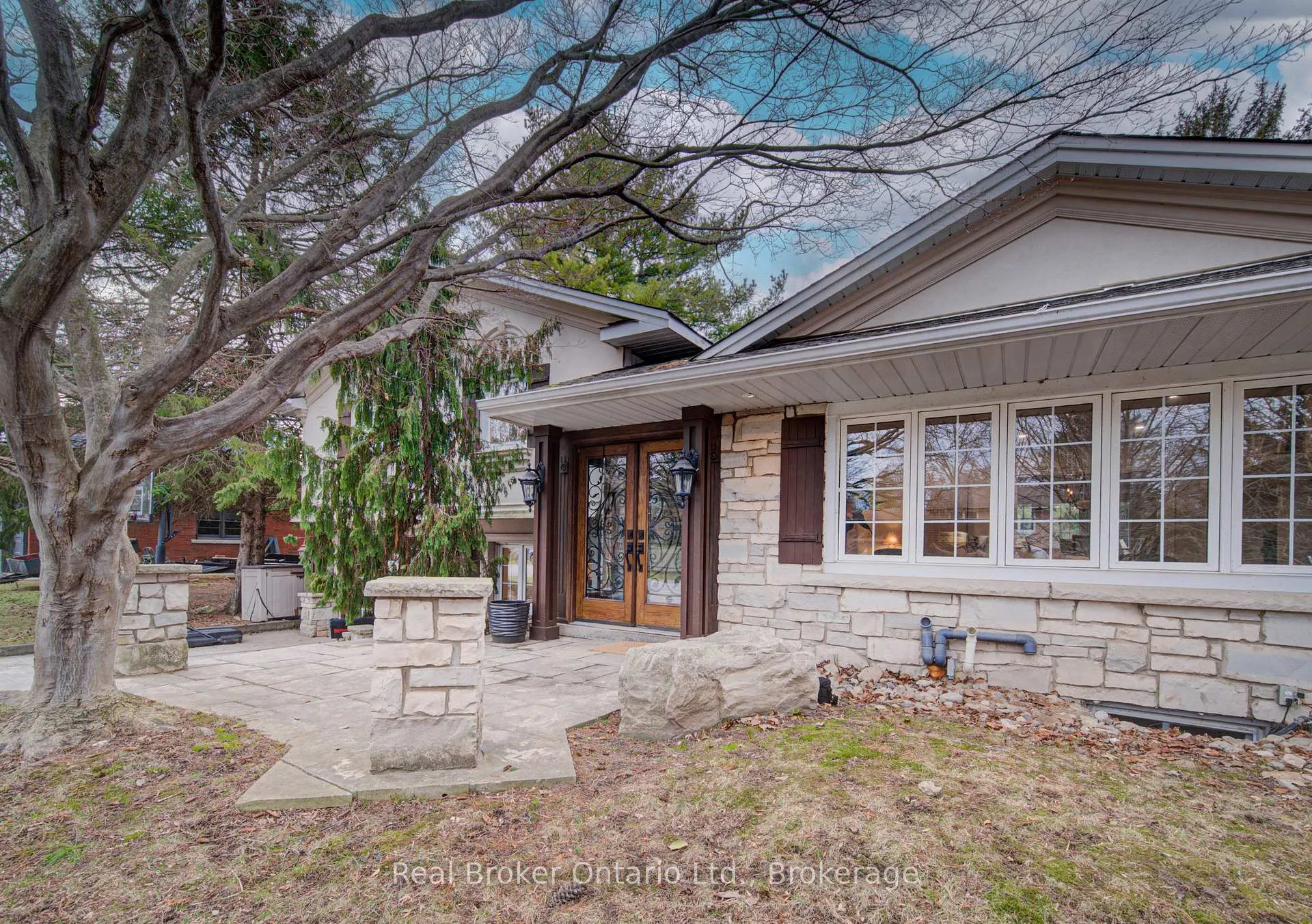 Photo 5 of 655 Ellengale Road, Burlington, LaSalle — HOMEH