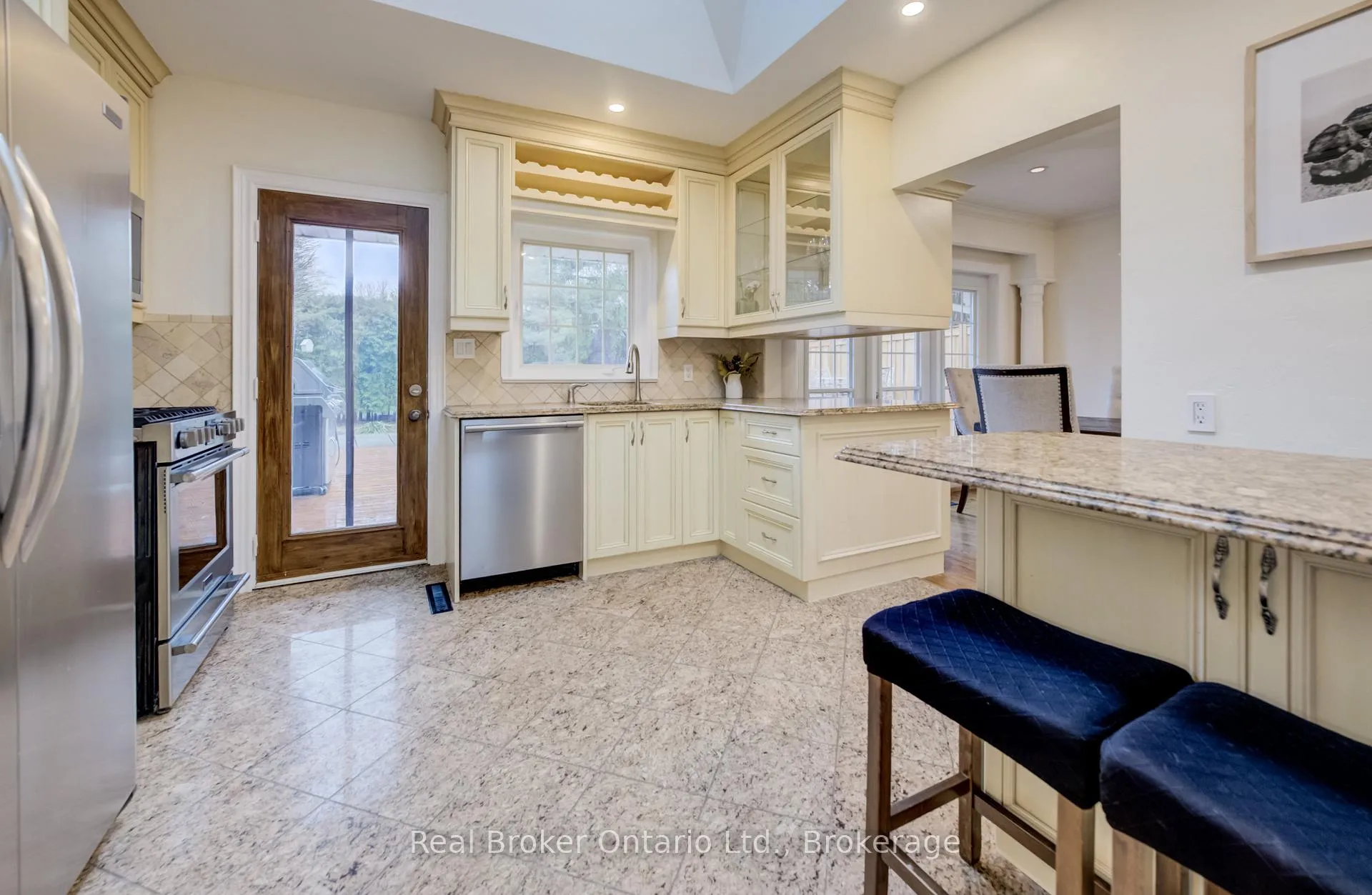 Photo 10 of 655 Ellengale Road, Burlington, LaSalle — HOMEH