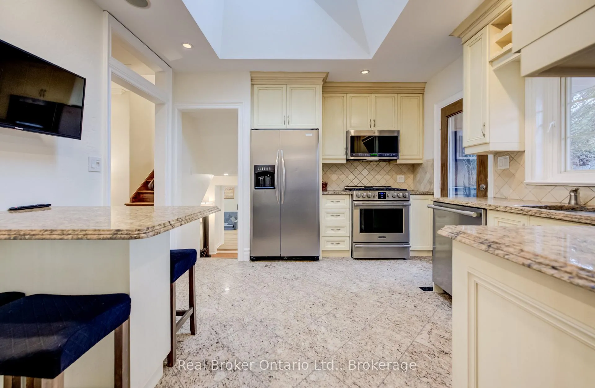 Photo 12 of 655 Ellengale Road, Burlington, LaSalle — HOMEH