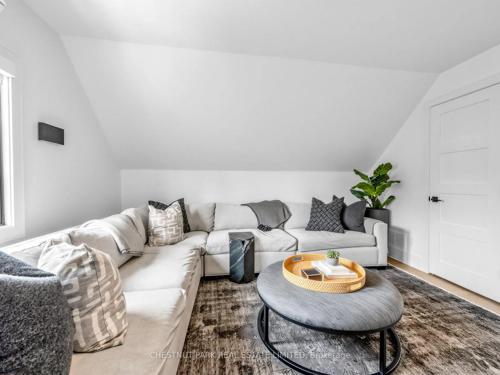 Photo 27 of 35 Castle Frank Road, Toronto, Rosedale-Moore Park — HOMEH