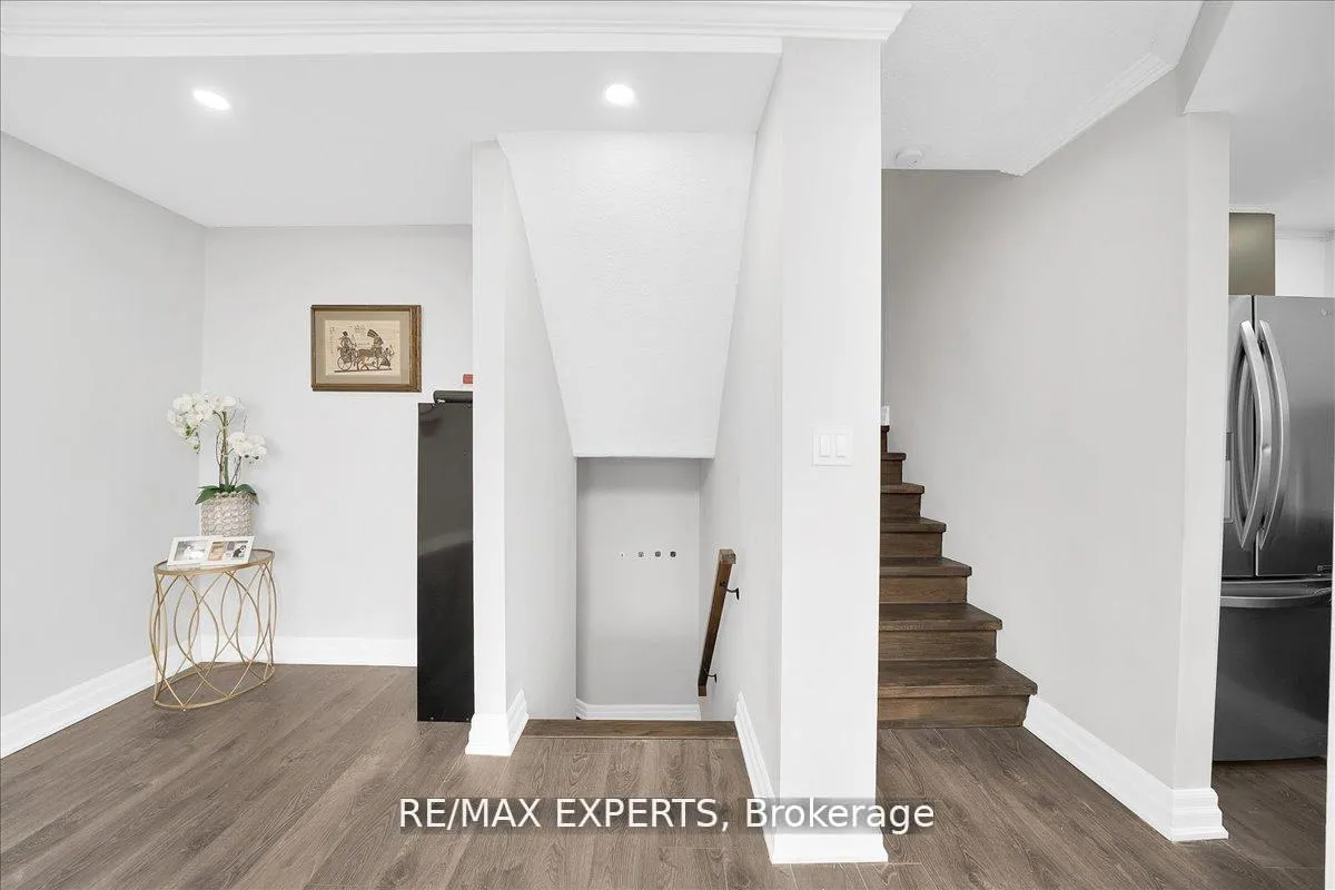 Photo 3 of Unit 2115, 11 Wincott Drive, Etobicoke, Kingsview Village-The Westway — HOMEH
