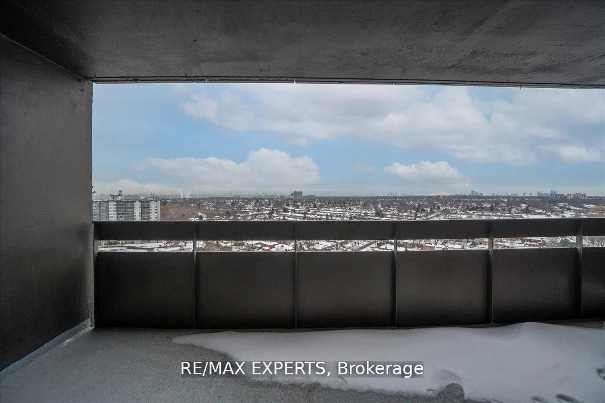 Photo 15 of Unit 2115, 11 Wincott Drive, Etobicoke, Kingsview Village-The Westway — HOMEH