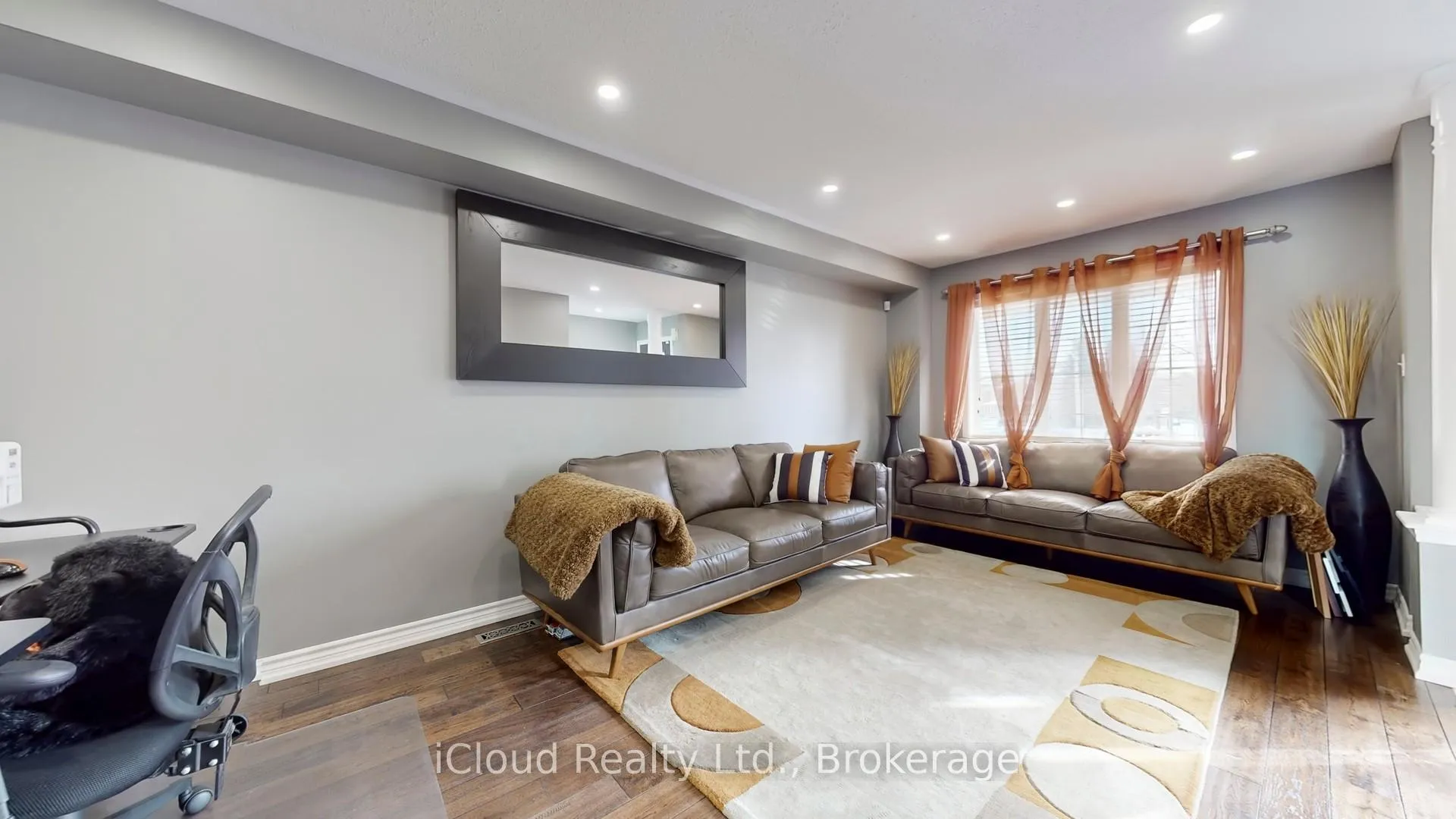 Photo 4 of 52 Tianalee Crescent, Brampton, Fletcher's Meadow — HOMEH