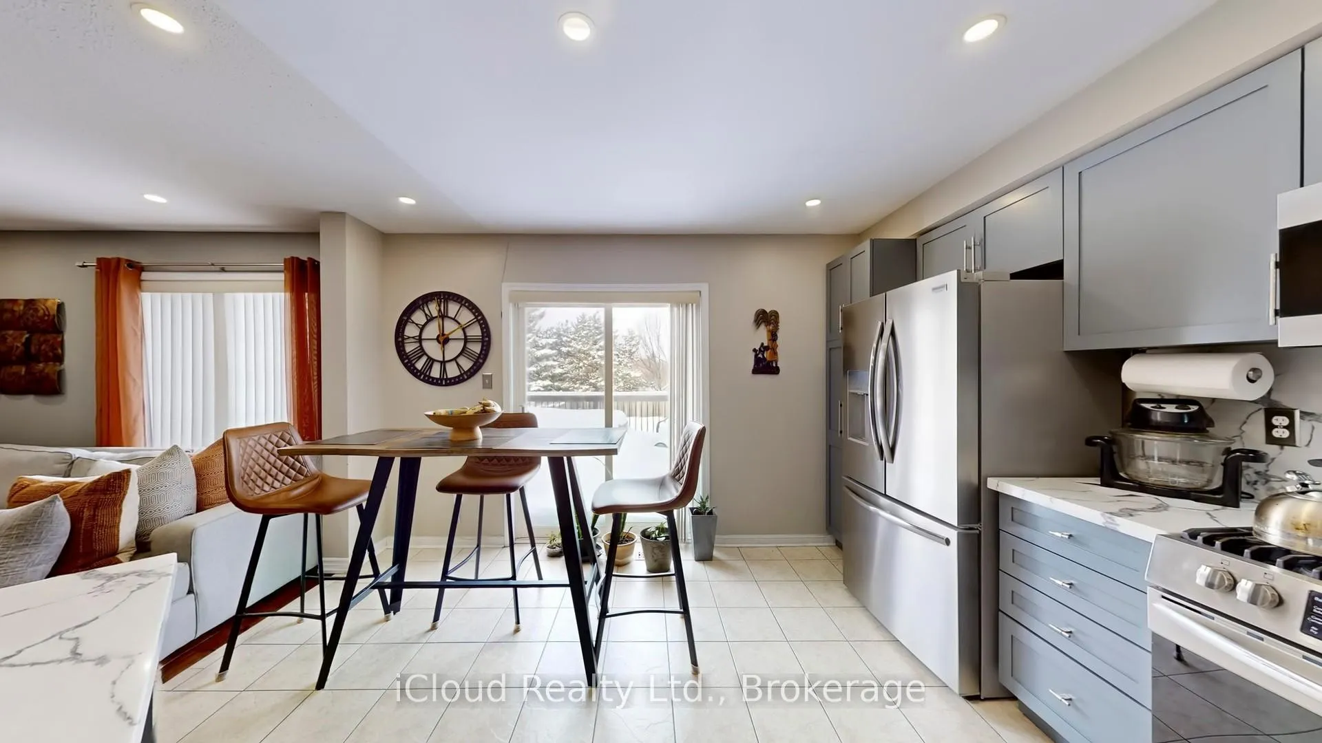 Photo 13 of 52 Tianalee Crescent, Brampton, Fletcher's Meadow — HOMEH