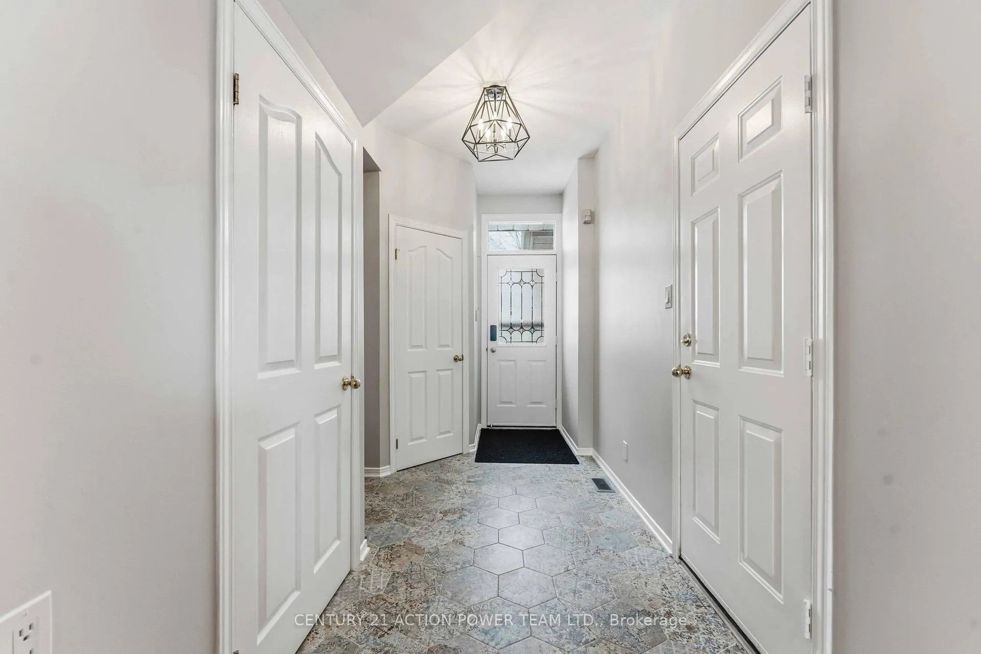 Photo 2 of 42 Sunnybrooke Drive, Ottawa, Kanata - Emerald Meadows/Trailwest — HOMEH