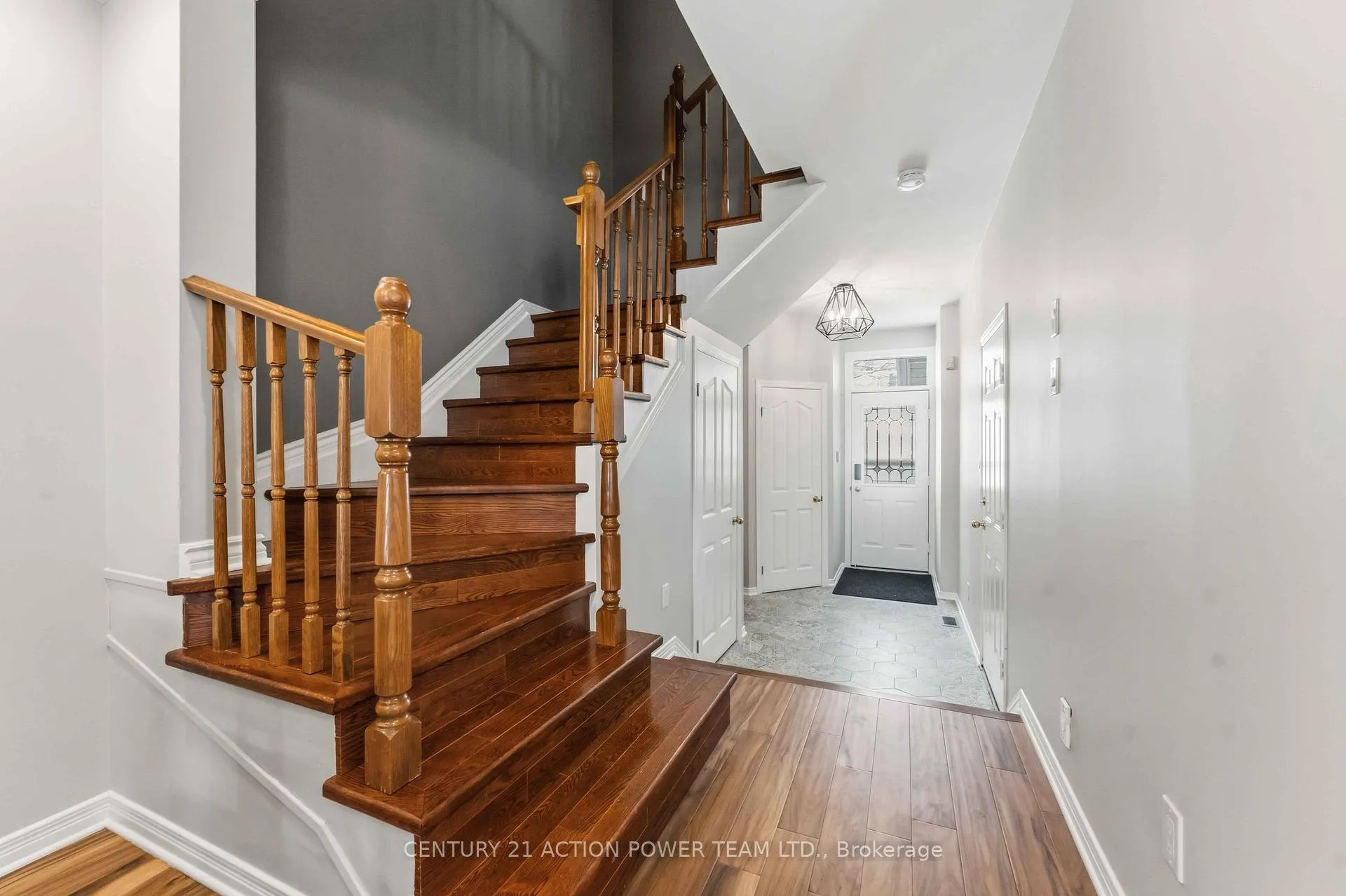 Photo 3 of 42 Sunnybrooke Drive, Ottawa, Kanata - Emerald Meadows/Trailwest — HOMEH