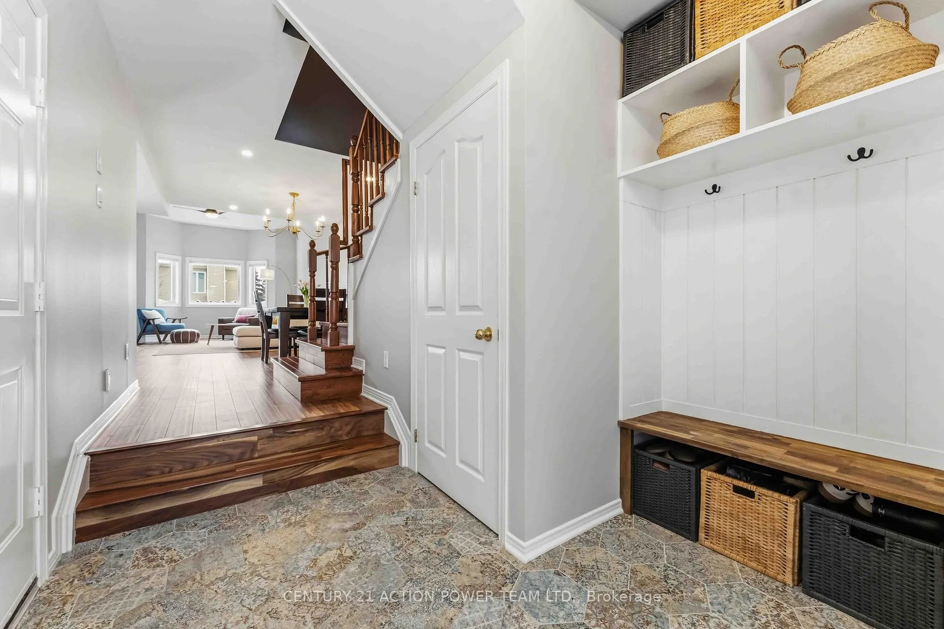 Photo 4 of 42 Sunnybrooke Drive, Ottawa, Kanata - Emerald Meadows/Trailwest — HOMEH