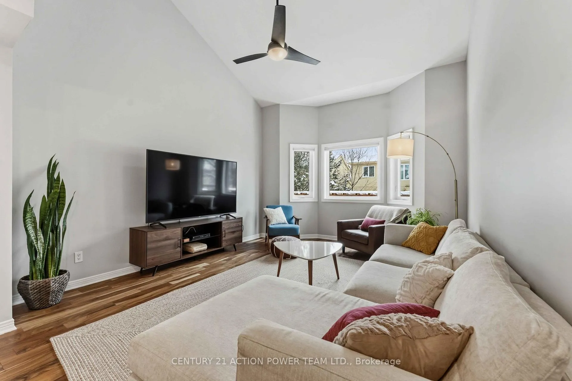 Photo 5 of 42 Sunnybrooke Drive, Ottawa, Kanata - Emerald Meadows/Trailwest — HOMEH