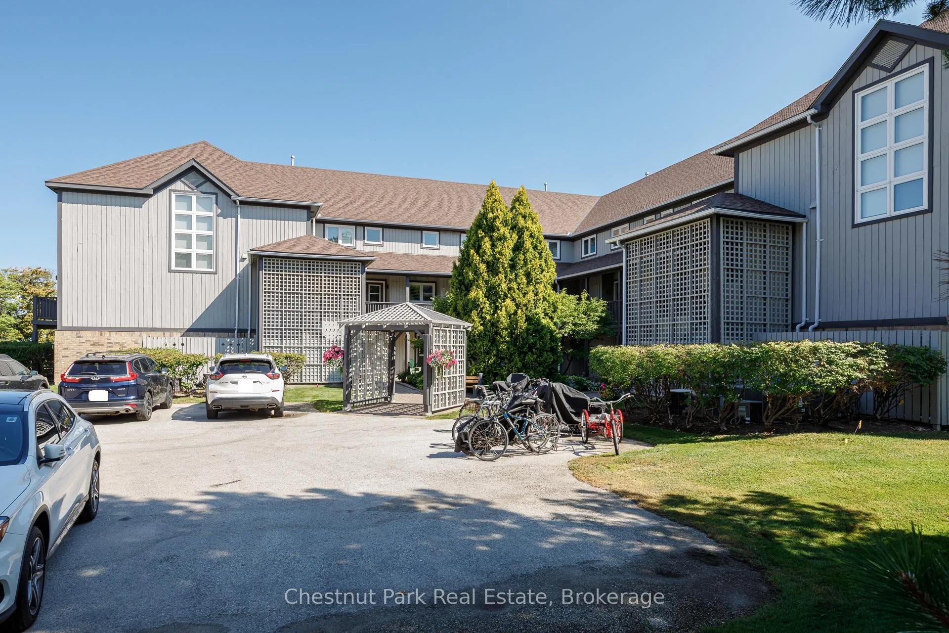 Photo 2 of 701 Johnston Park Avenue, Collingwood — HOMEH