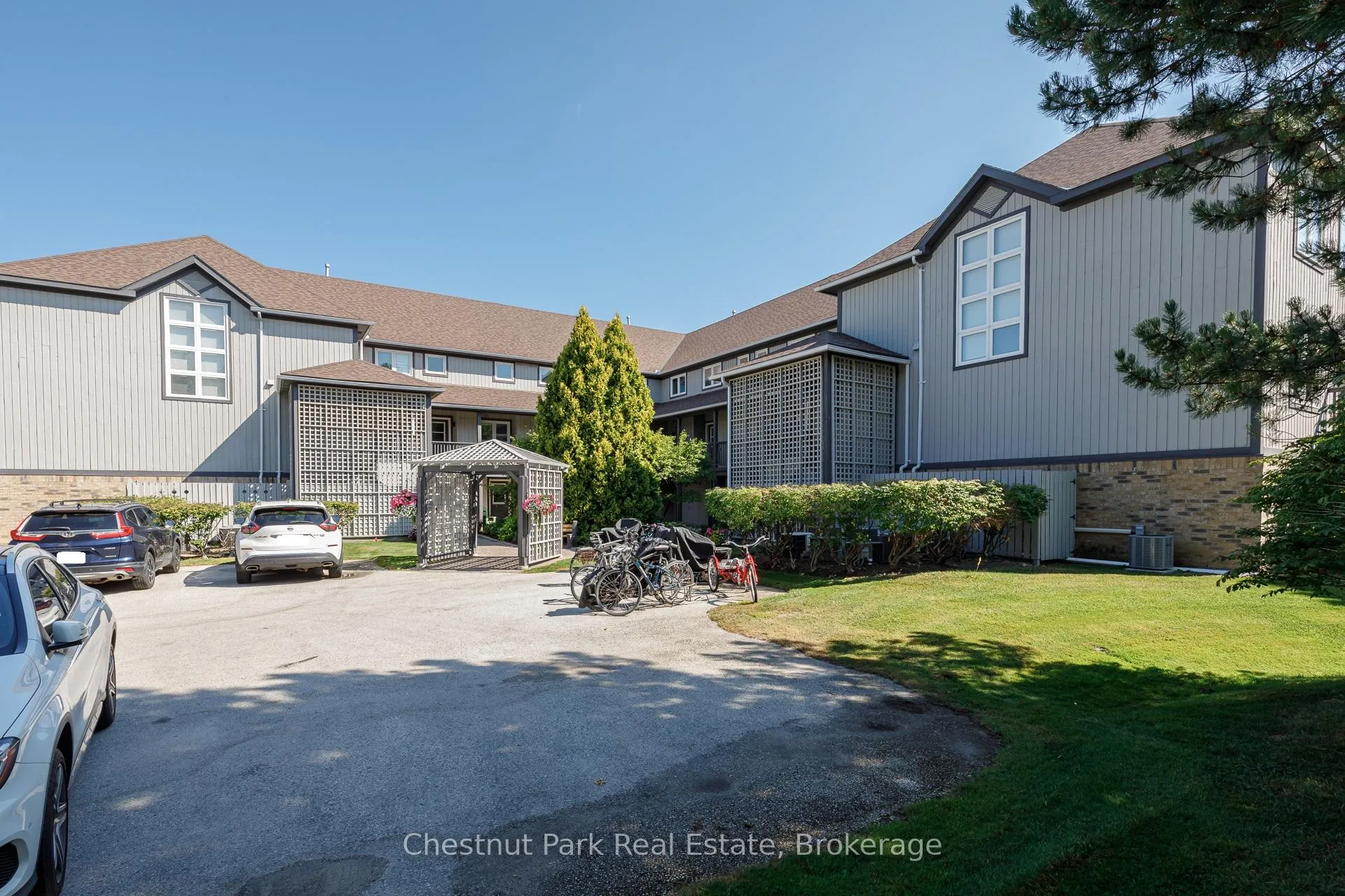Photo 3 of 701 Johnston Park Avenue, Collingwood — HOMEH