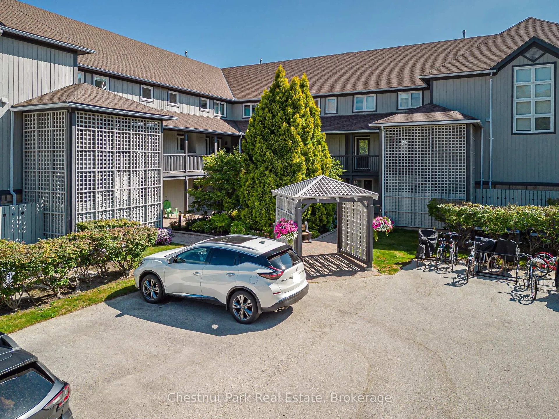 Photo 4 of 701 Johnston Park Avenue, Collingwood — HOMEH
