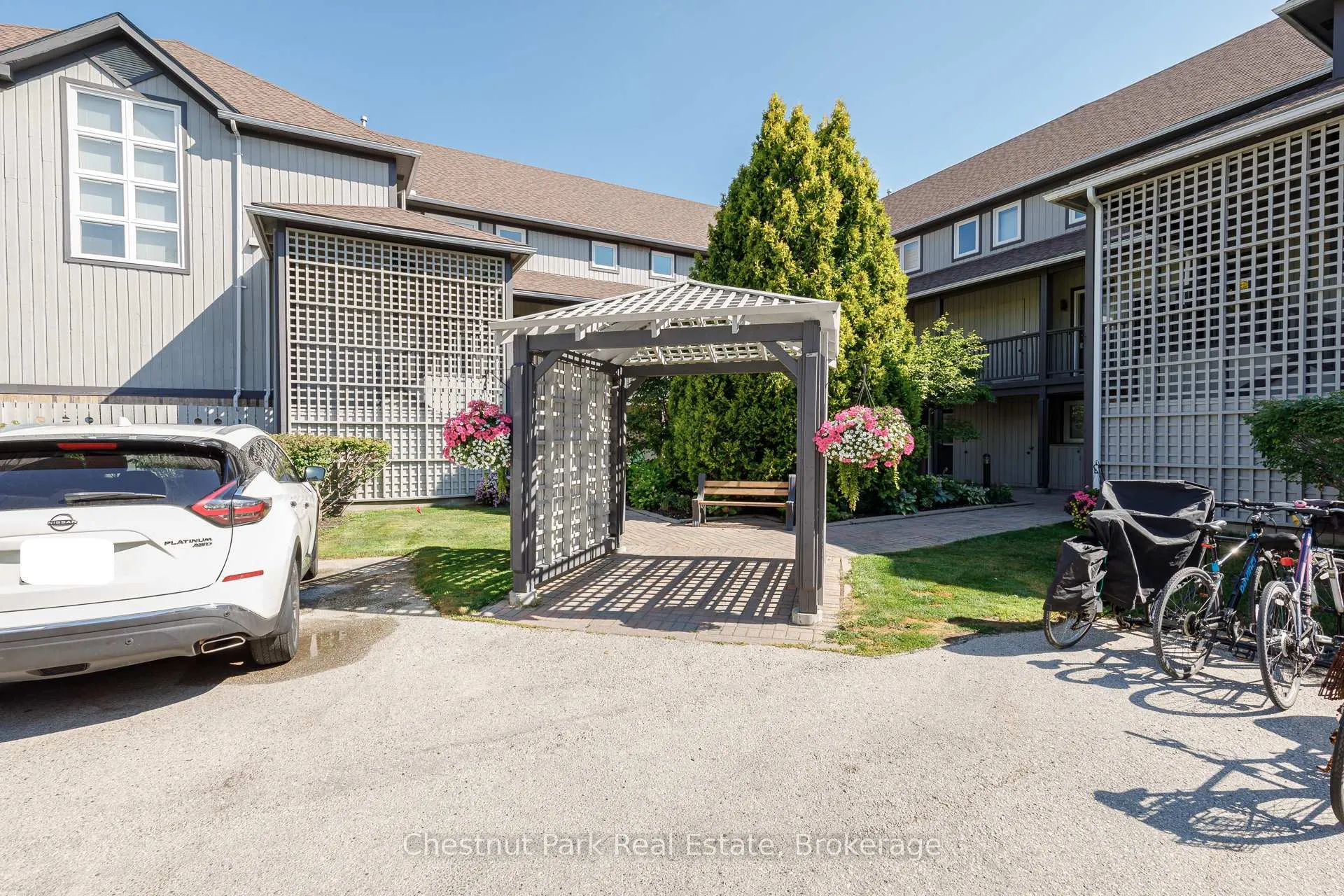Photo 5 of 701 Johnston Park Avenue, Collingwood — HOMEH