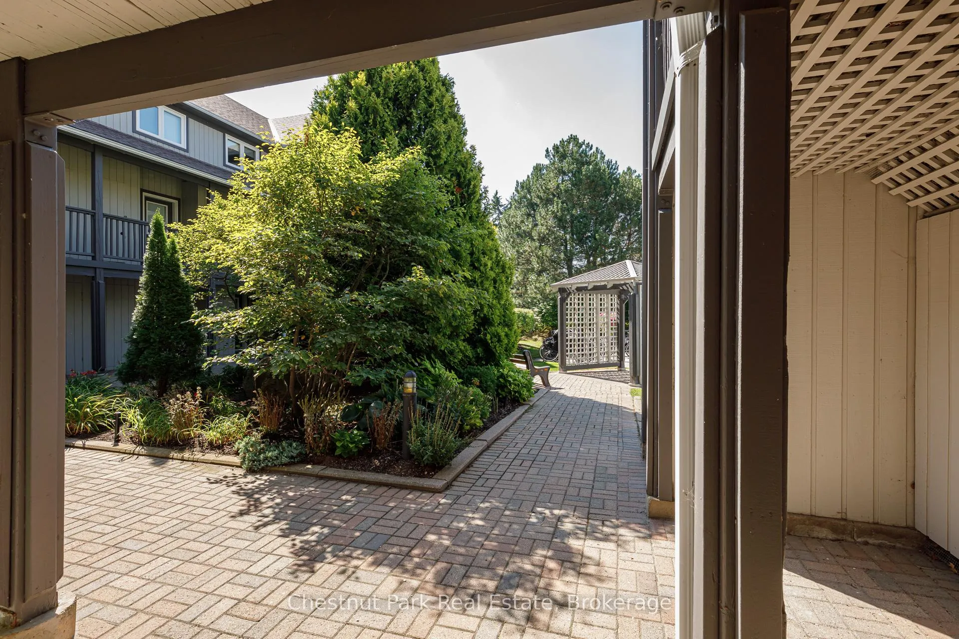 Photo 10 of 701 Johnston Park Avenue, Collingwood — HOMEH