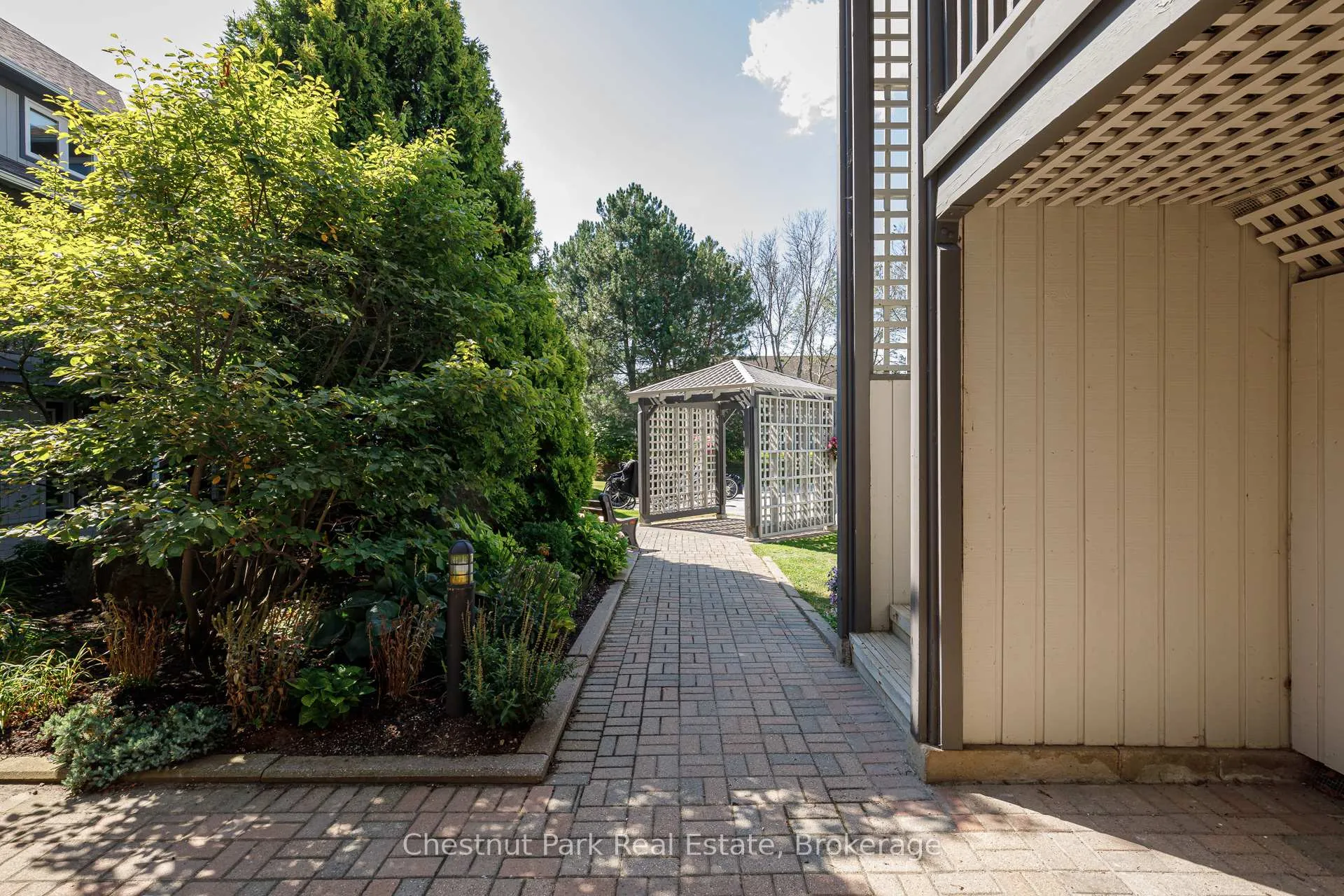 Photo 11 of 701 Johnston Park Avenue, Collingwood — HOMEH