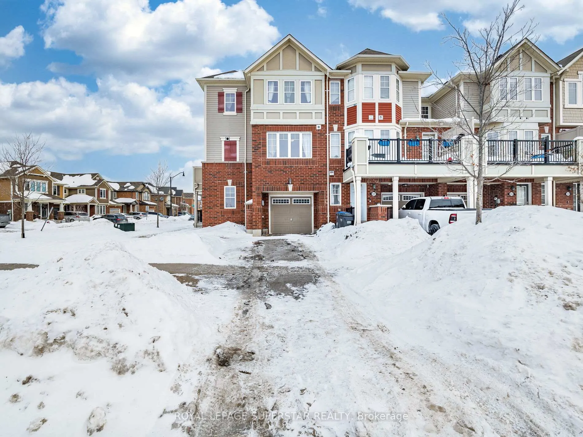 Photo 5 of 65 Aylesbury Drive, Brampton, Northwest Brampton — HOMEH