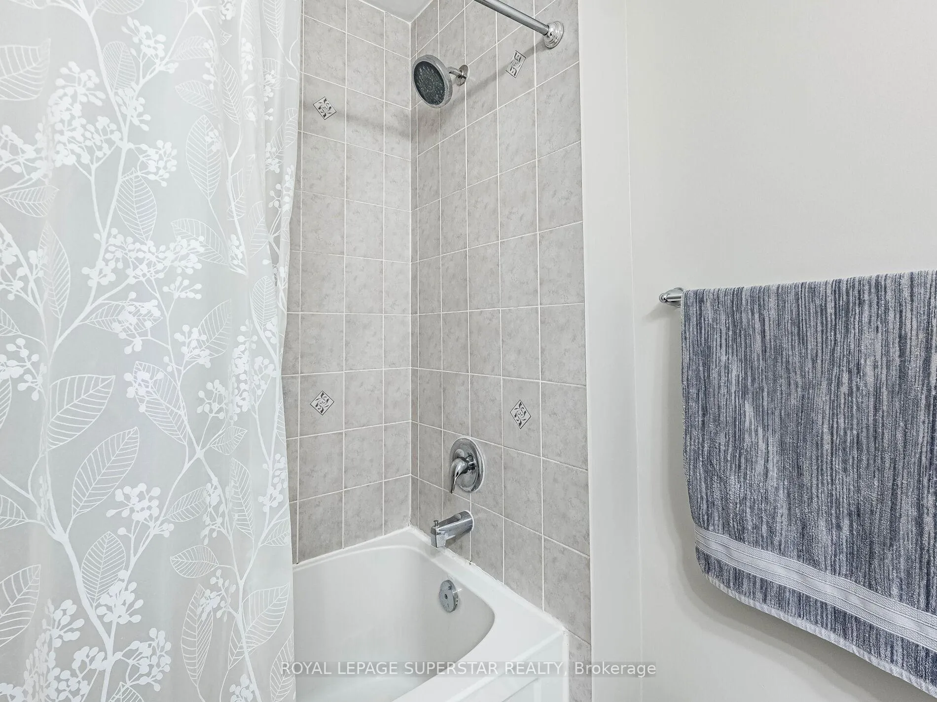 Photo 40 of 65 Aylesbury Drive, Brampton, Northwest Brampton — HOMEH