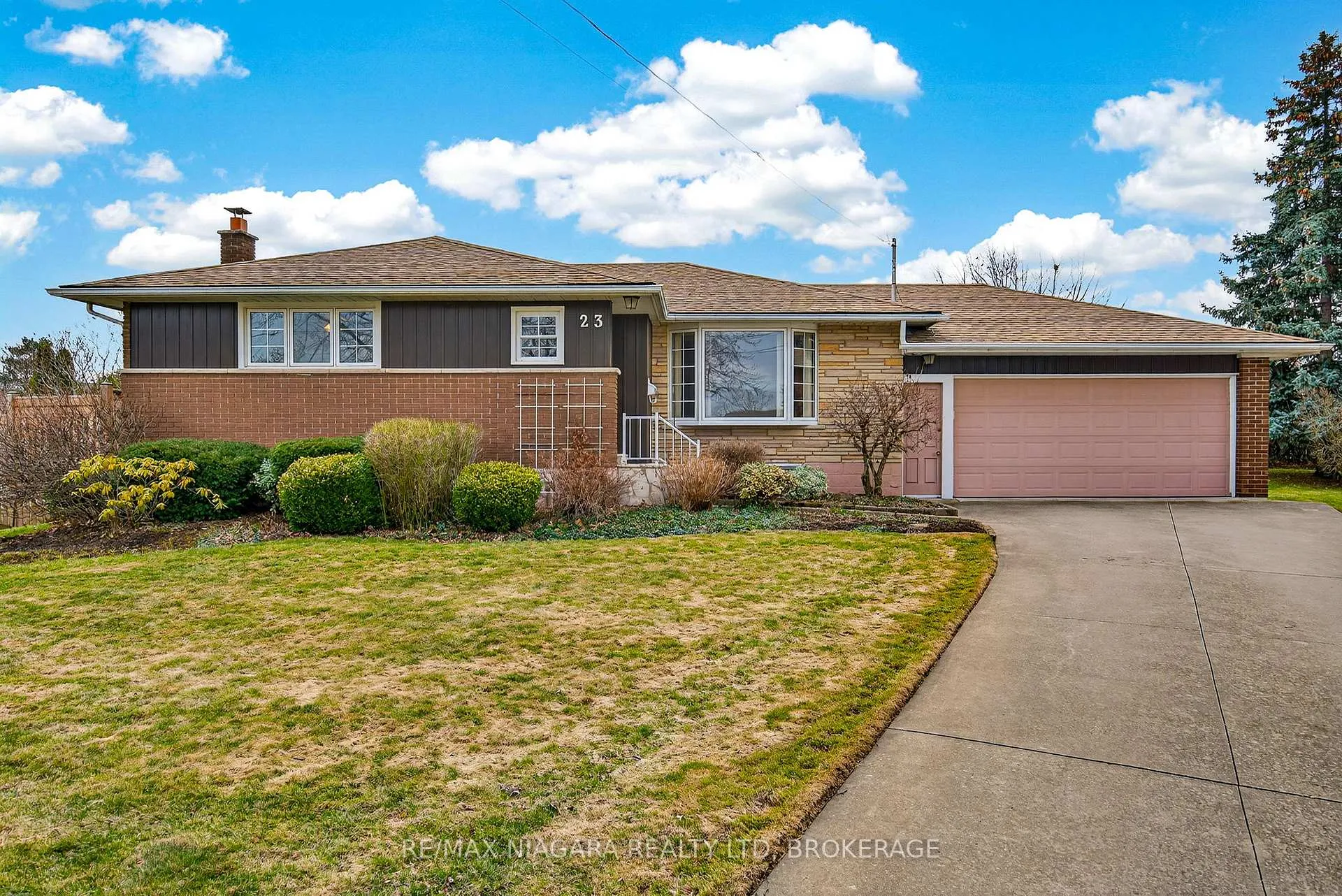 Photo 1 of 23 Almond Gardens, Grimsby, Grimsby Beach — HOMEH