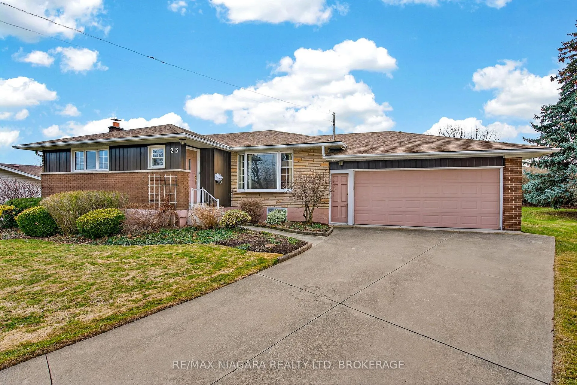 Photo 3 of 23 Almond Gardens, Grimsby, Grimsby Beach — HOMEH