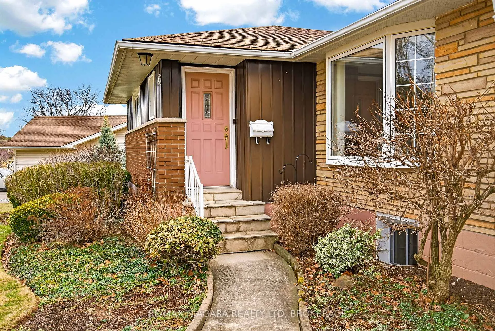 Photo 4 of 23 Almond Gardens, Grimsby, Grimsby Beach — HOMEH