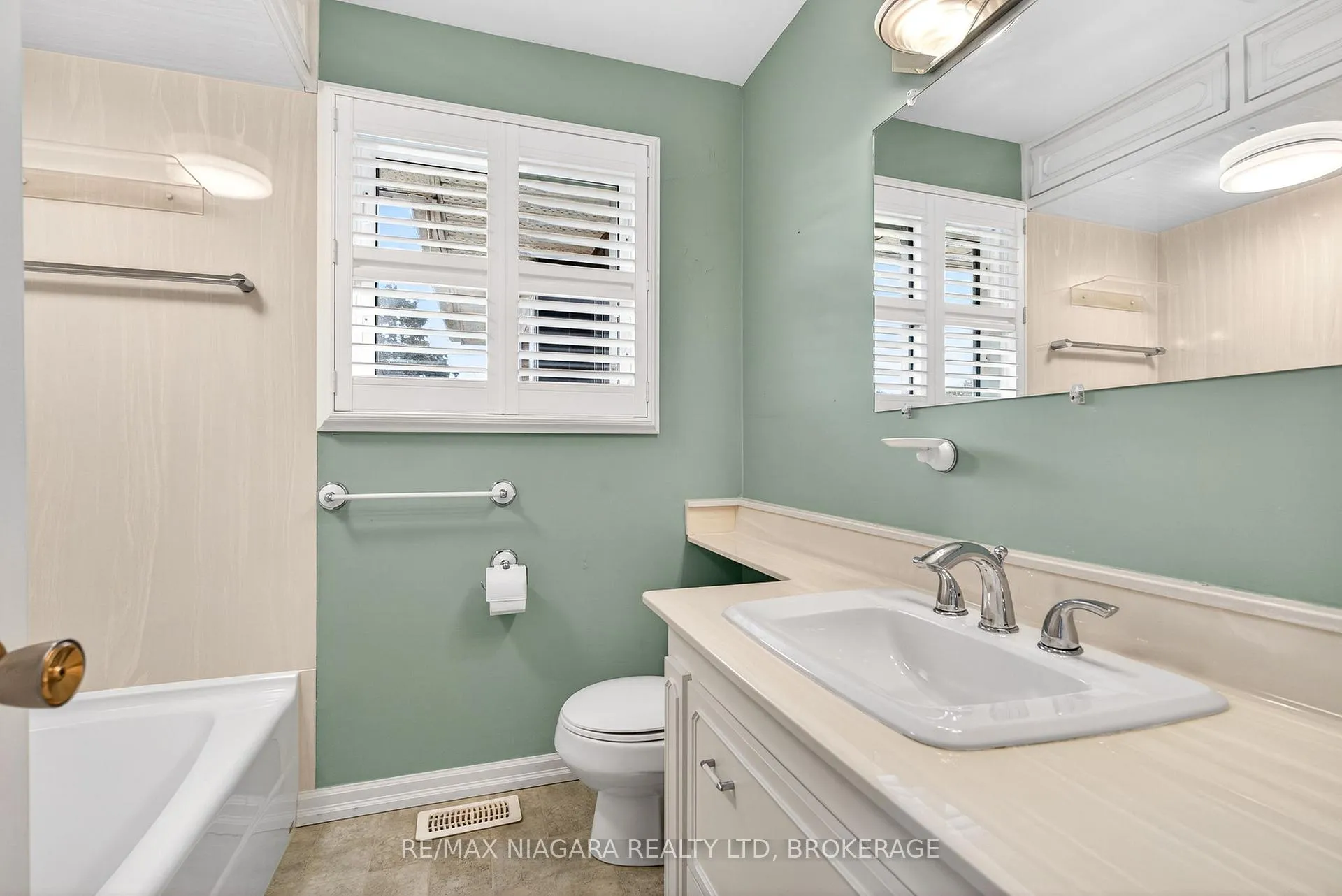 Photo 15 of 23 Almond Gardens, Grimsby, Grimsby Beach — HOMEH