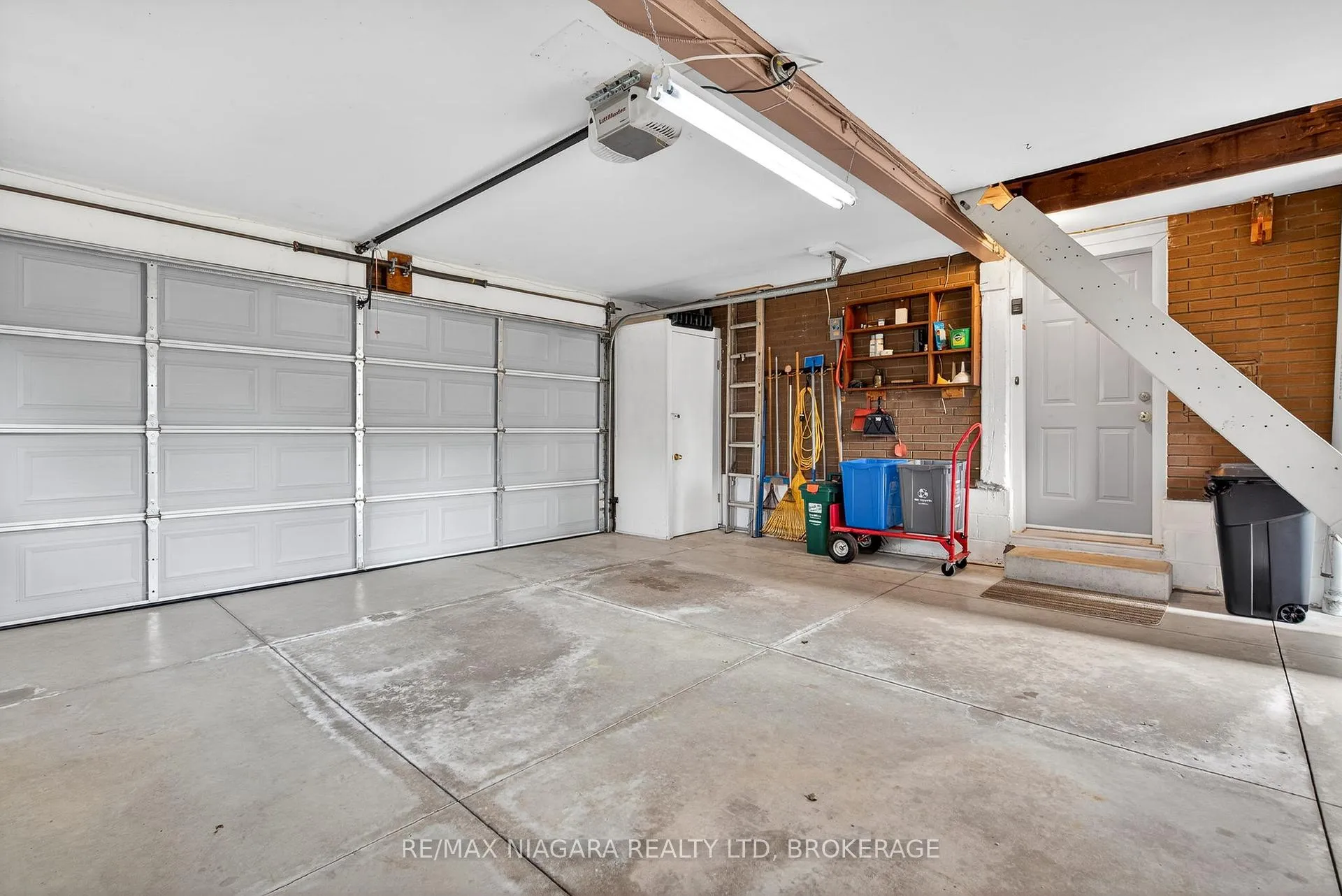Photo 31 of 23 Almond Gardens, Grimsby, Grimsby Beach — HOMEH