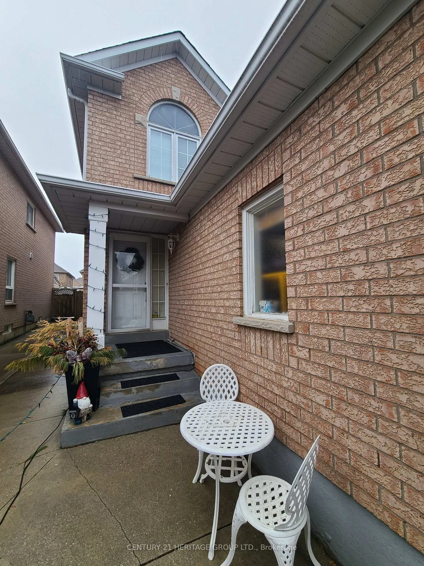 Photo 3 of 182 Elena Crescent, Vaughan, Maple — HOMEH
