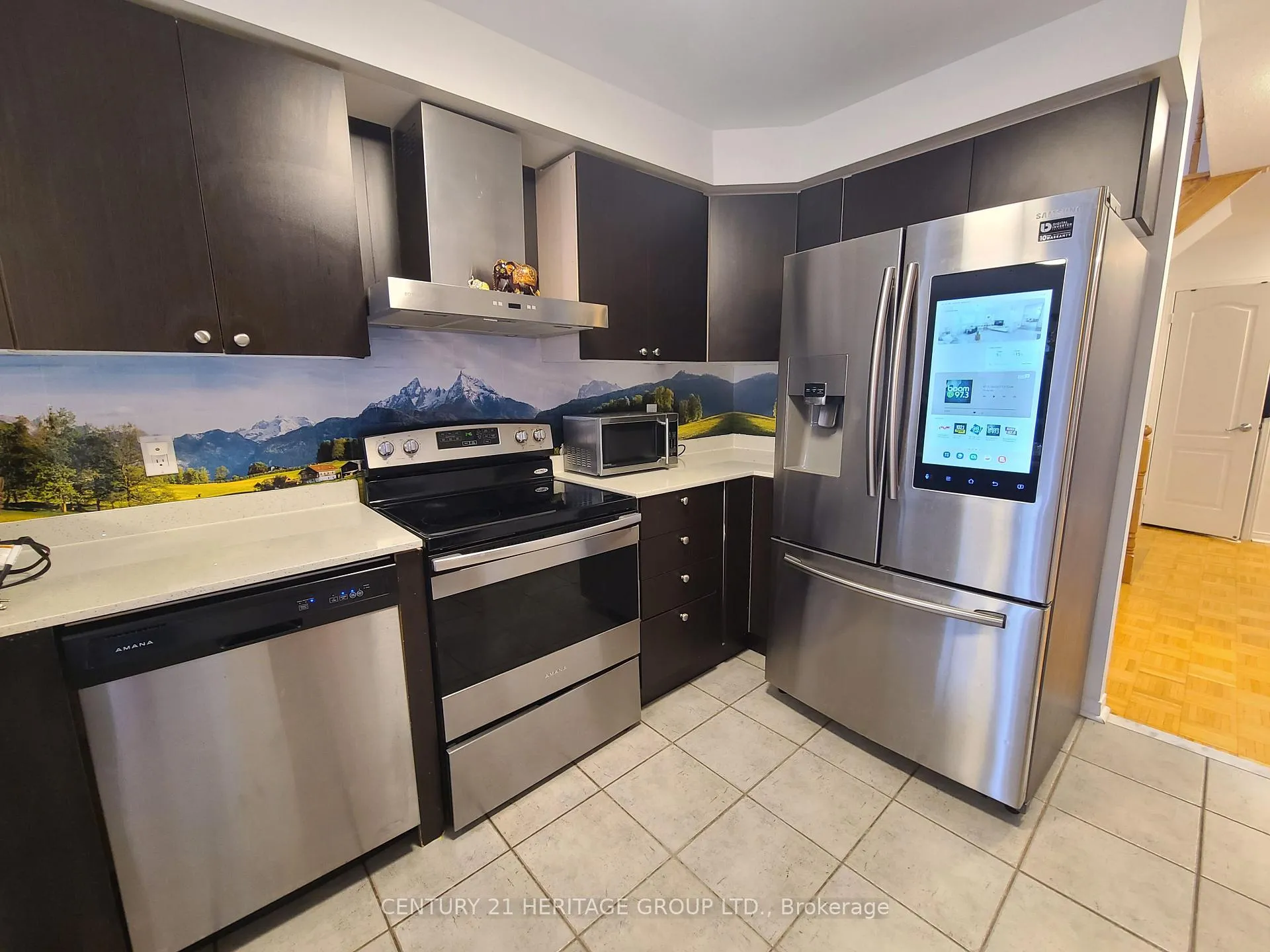 Photo 8 of 182 Elena Crescent, Vaughan, Maple — HOMEH