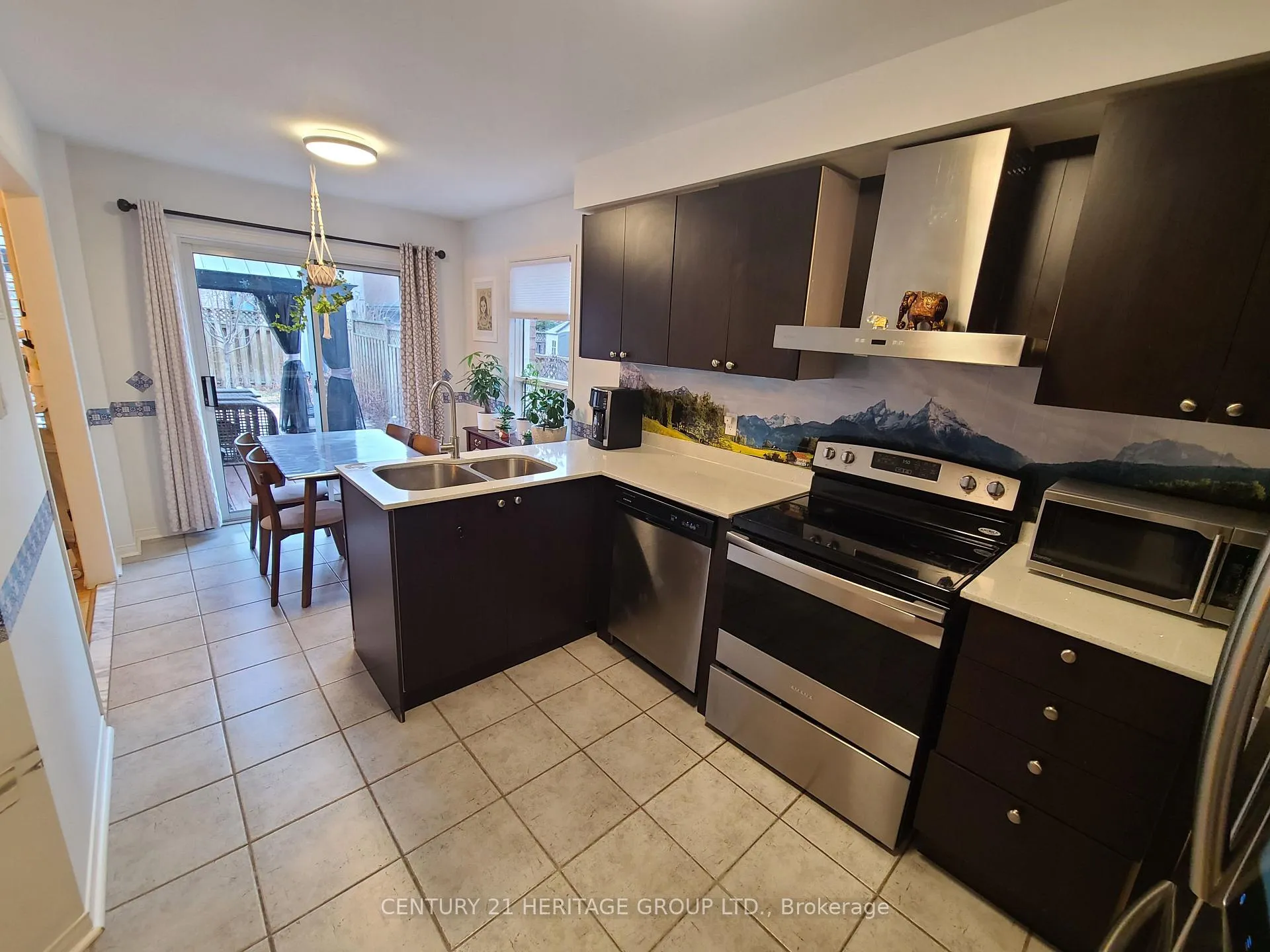 Photo 9 of 182 Elena Crescent, Vaughan, Maple — HOMEH