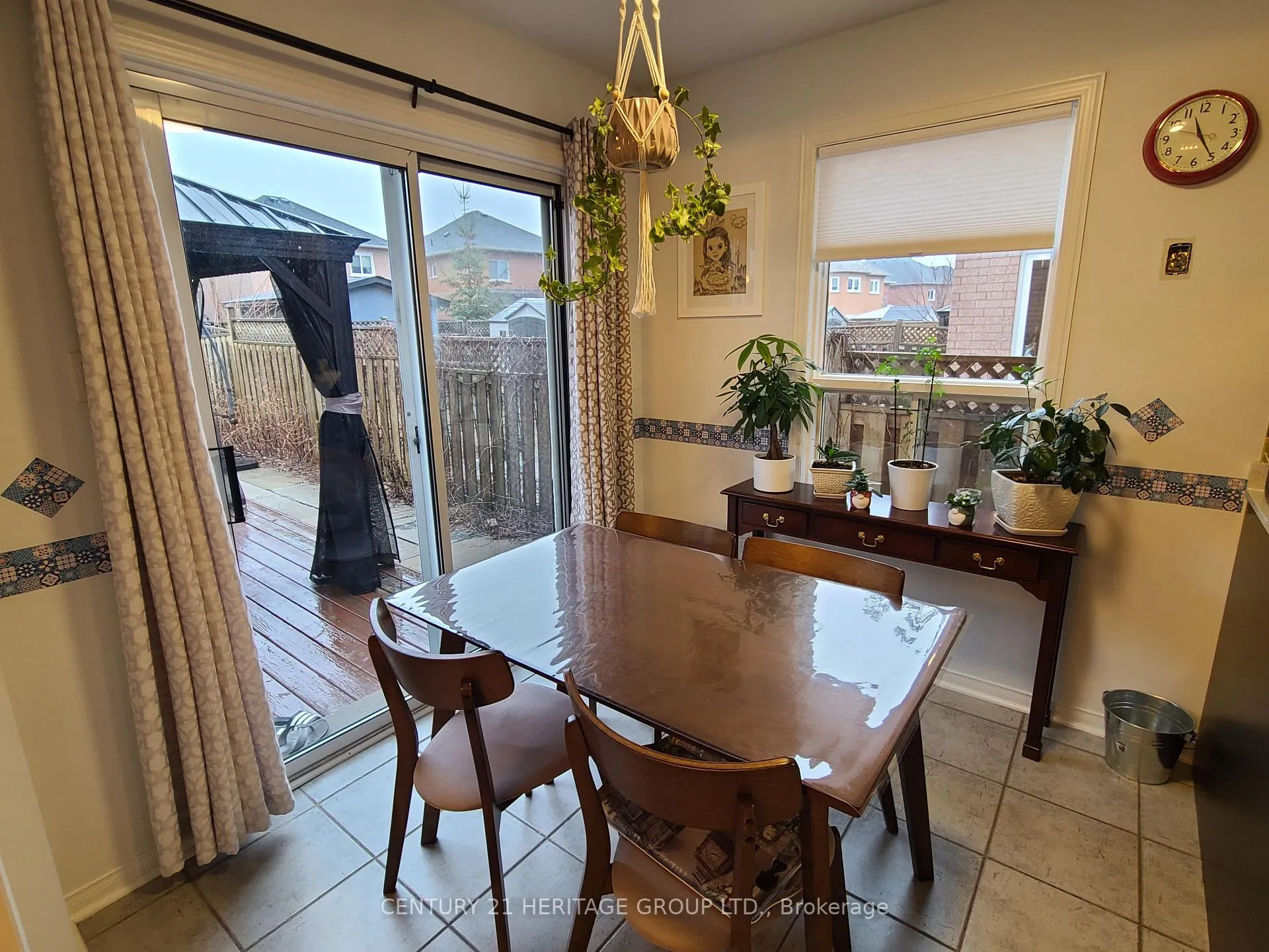 Photo 11 of 182 Elena Crescent, Vaughan, Maple — HOMEH