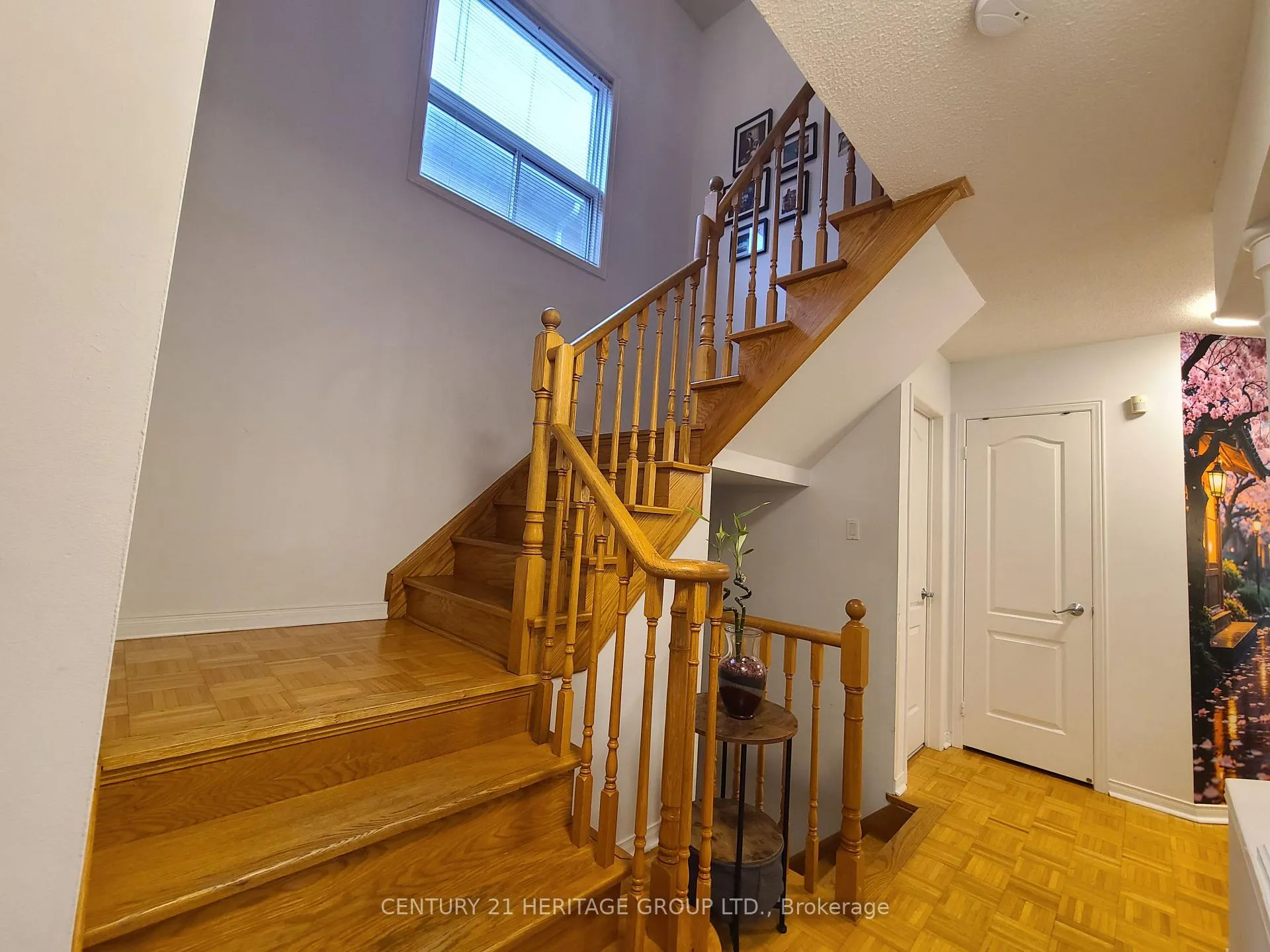 Photo 12 of 182 Elena Crescent, Vaughan, Maple — HOMEH