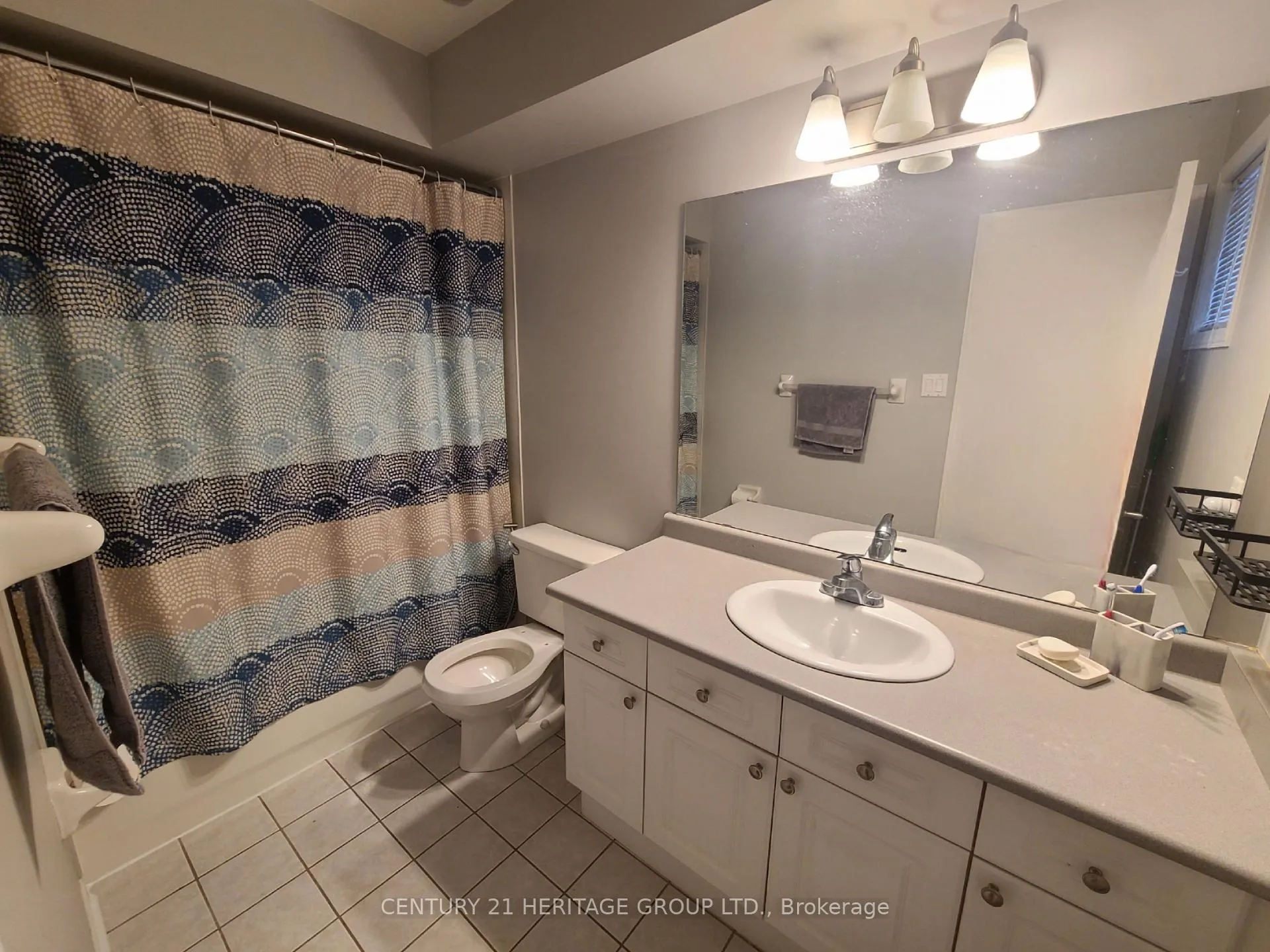 Photo 16 of 182 Elena Crescent, Vaughan, Maple — HOMEH