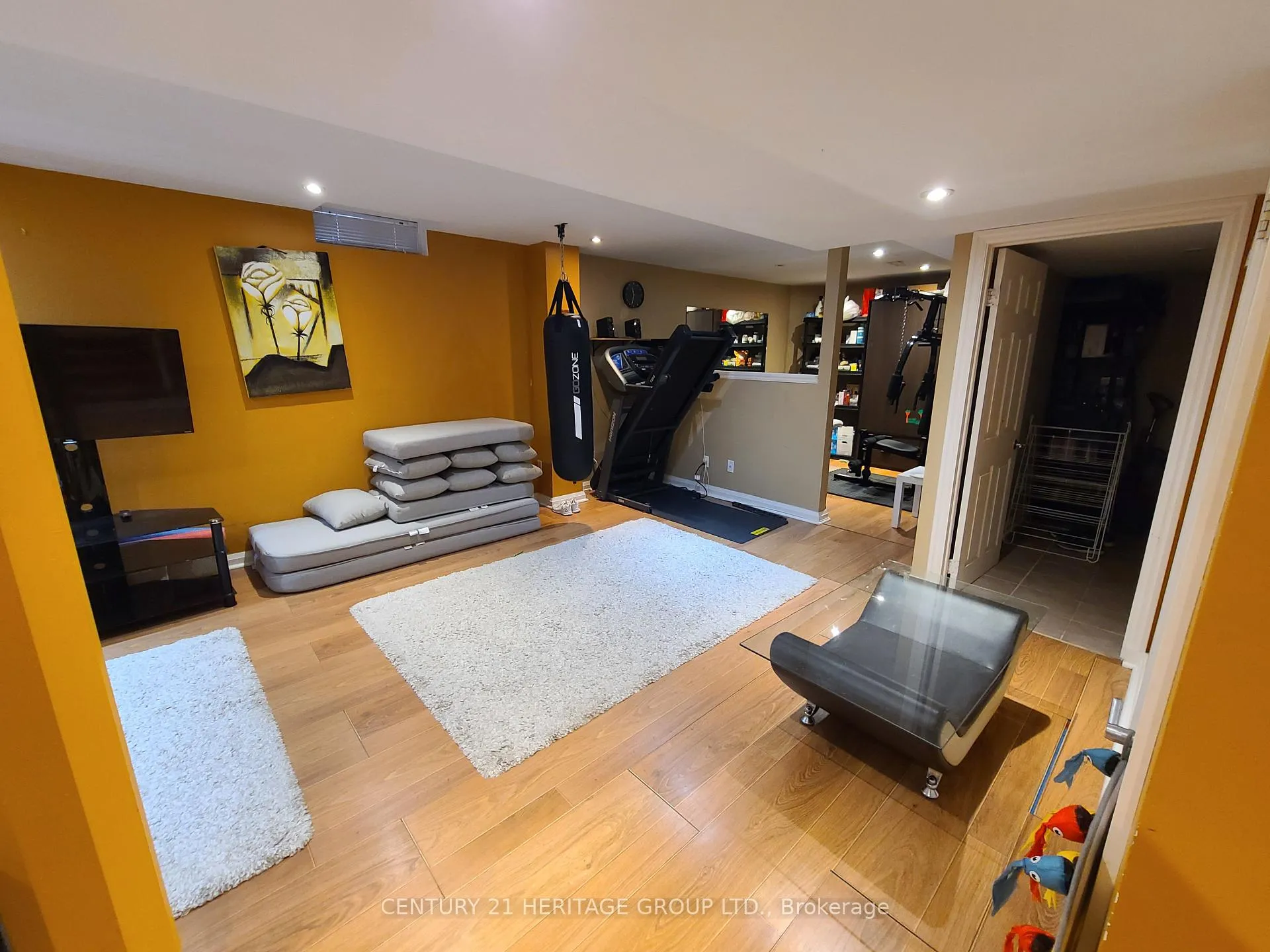 Photo 21 of 182 Elena Crescent, Vaughan, Maple — HOMEH