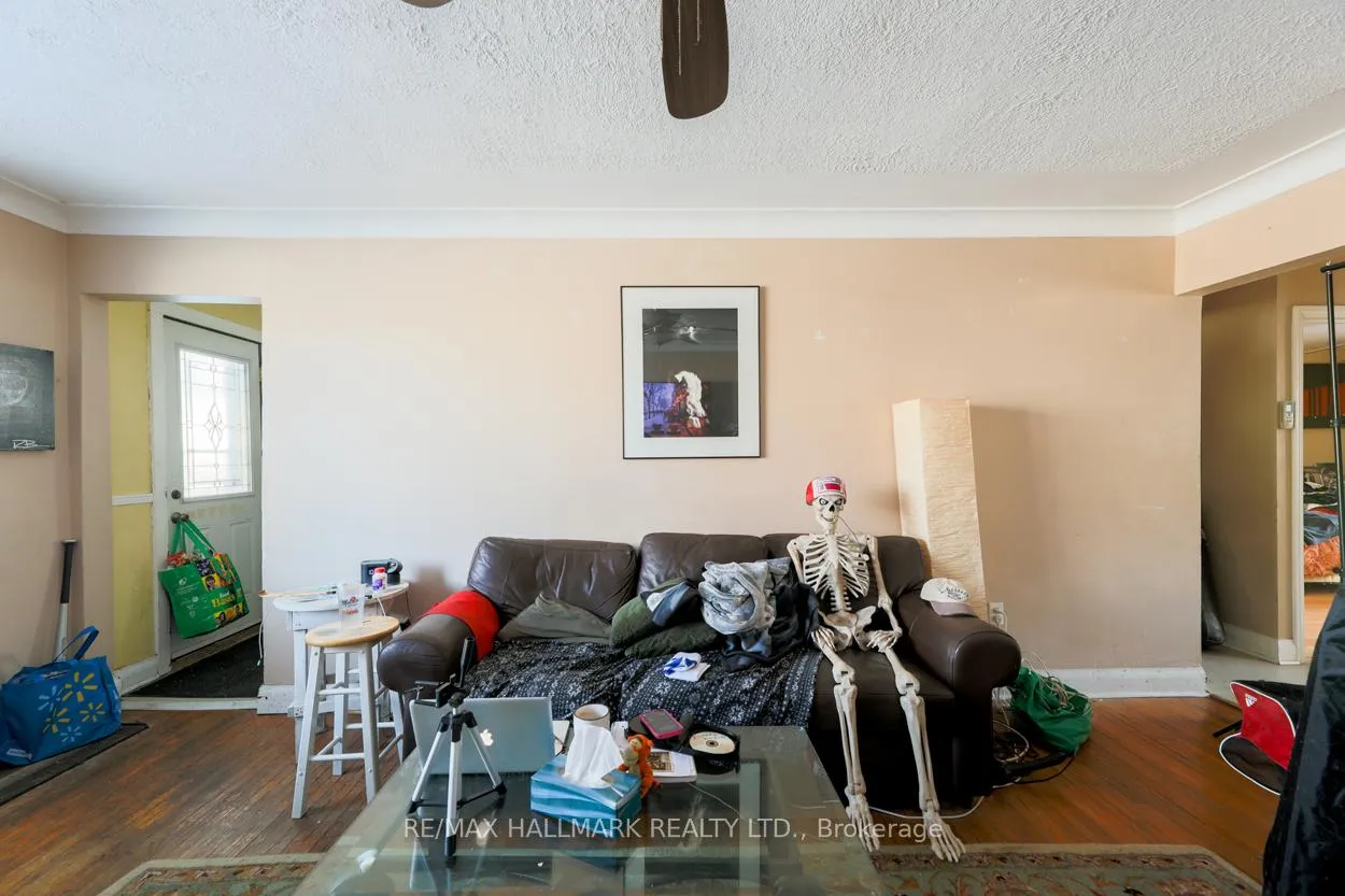 Photo 3 of 59 Highview Avenue, Scarborough, Birchcliffe-Cliffside — HOMEH