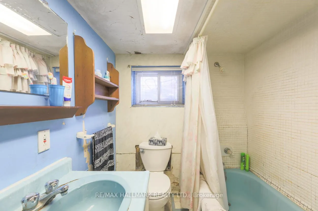 Photo 12 of 59 Highview Avenue, Scarborough, Birchcliffe-Cliffside — HOMEH