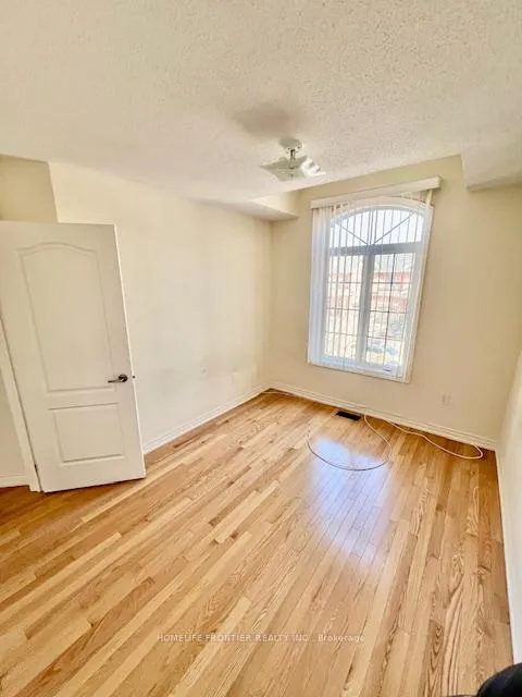 Photo 14 of 101 Alexie Way, Vaughan, Vellore Village — HOMEH