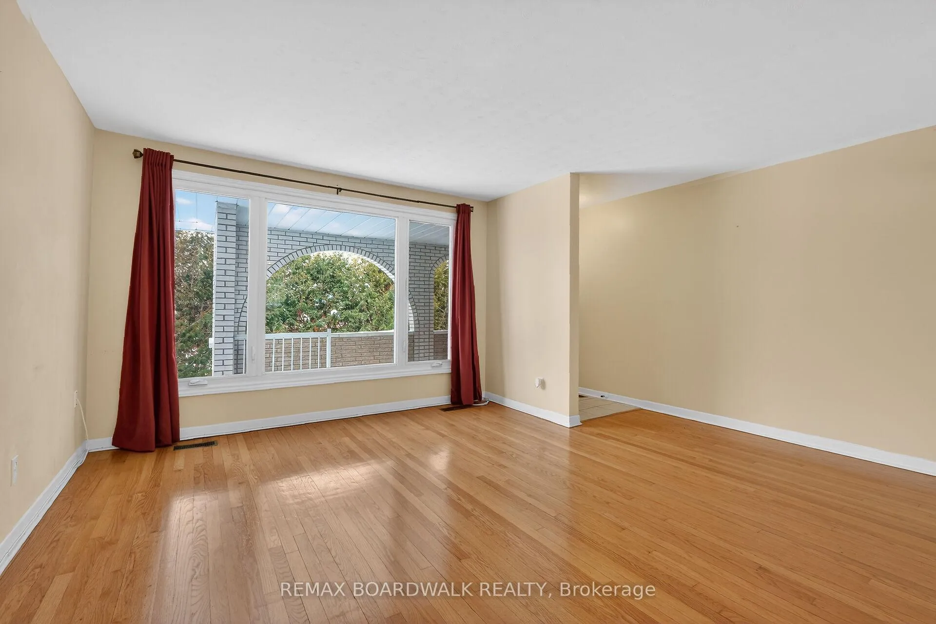 Photo 5 of 2666 Regina Street, Ottawa, Britannia — HOMEH