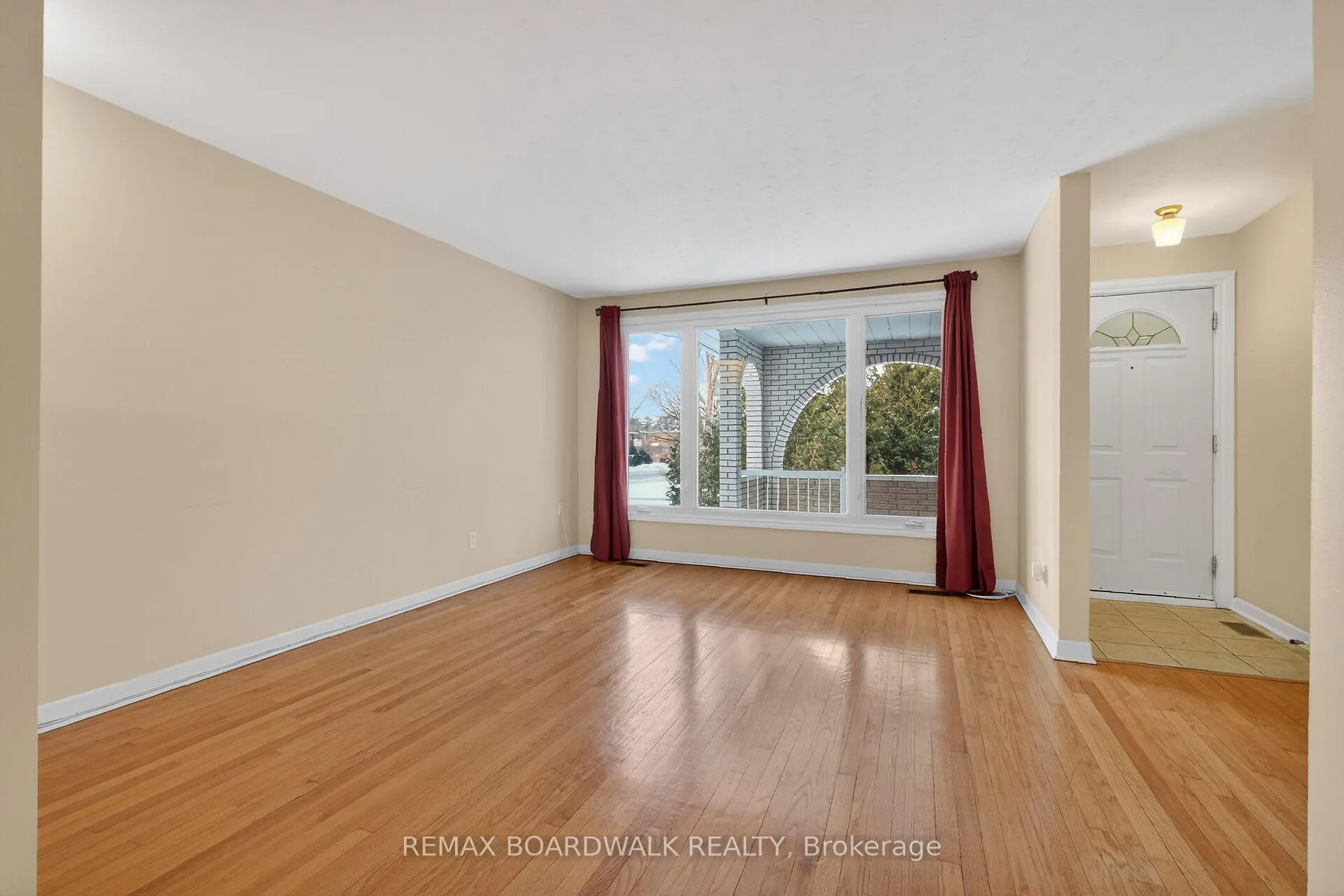 Photo 6 of 2666 Regina Street, Ottawa, Britannia — HOMEH