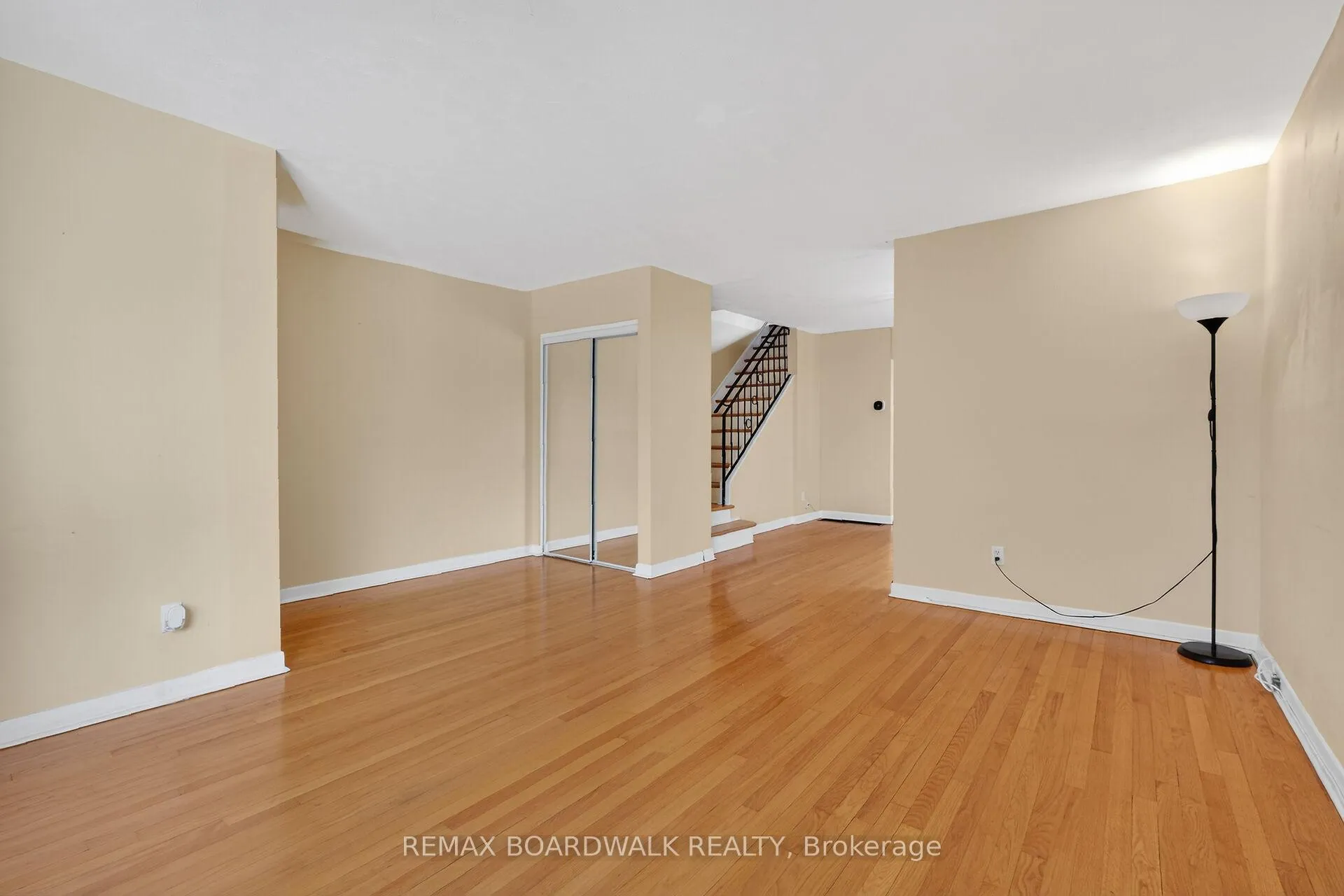 Photo 7 of 2666 Regina Street, Ottawa, Britannia — HOMEH